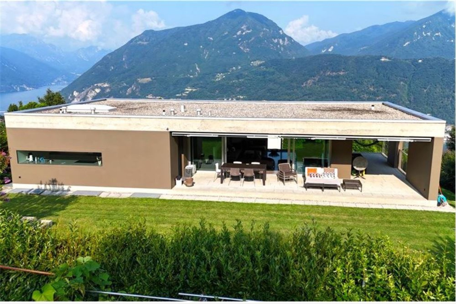Moderne Villa mit Bergblick