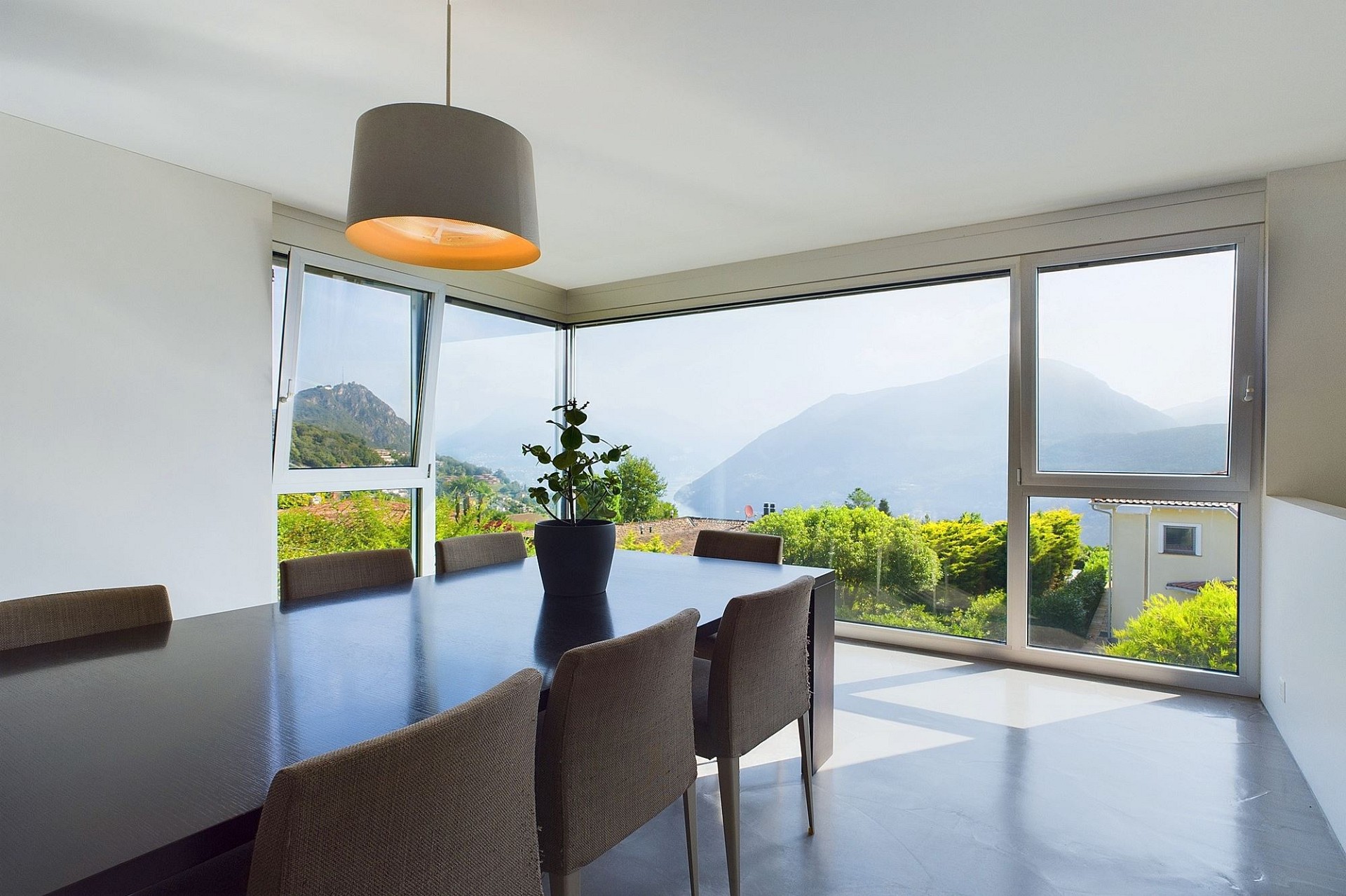 Esszimmer mit Panoramablick