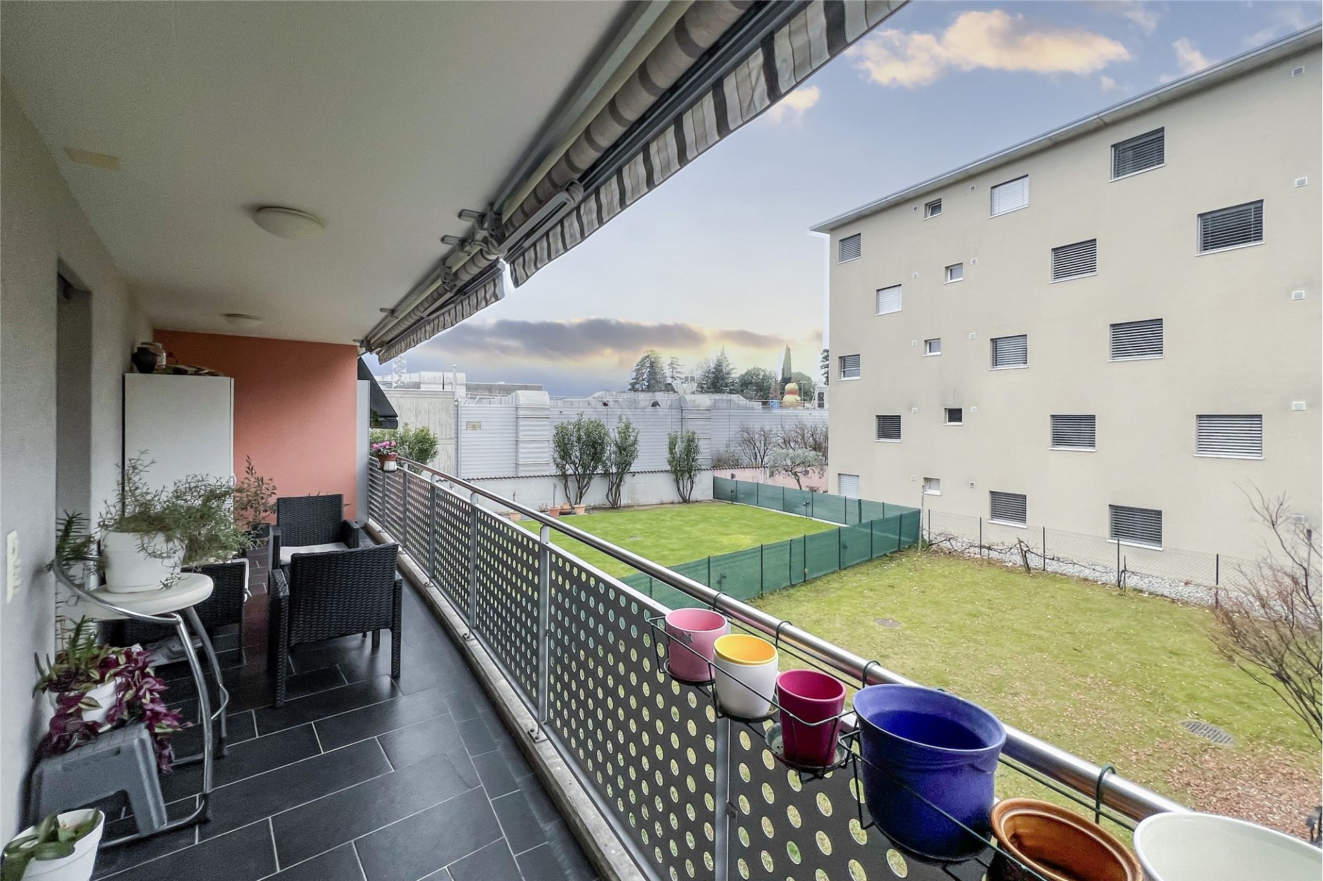 Balkon mit Blick in den Innenhof