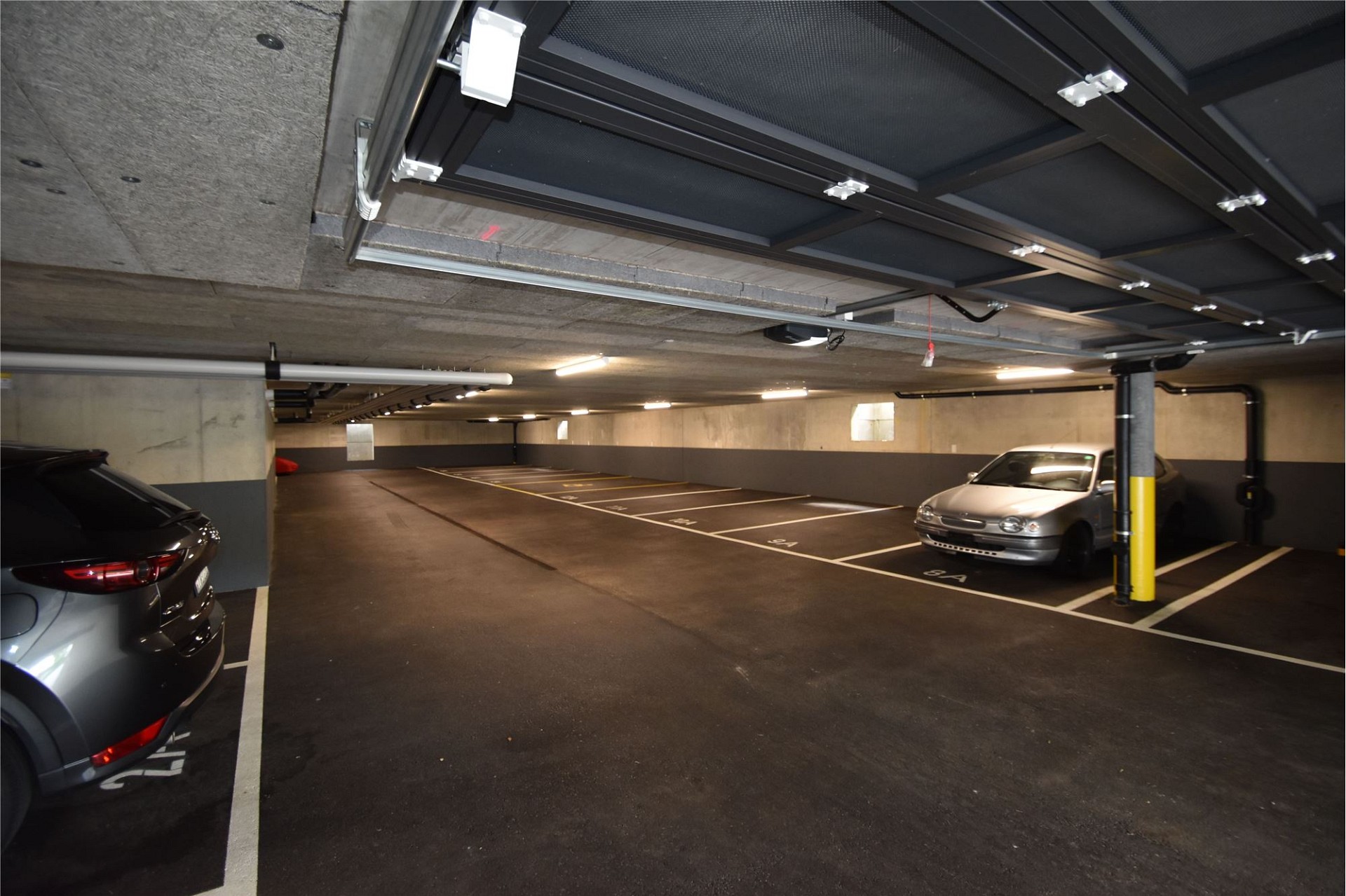 Tiefgarage mit Stellplätzen