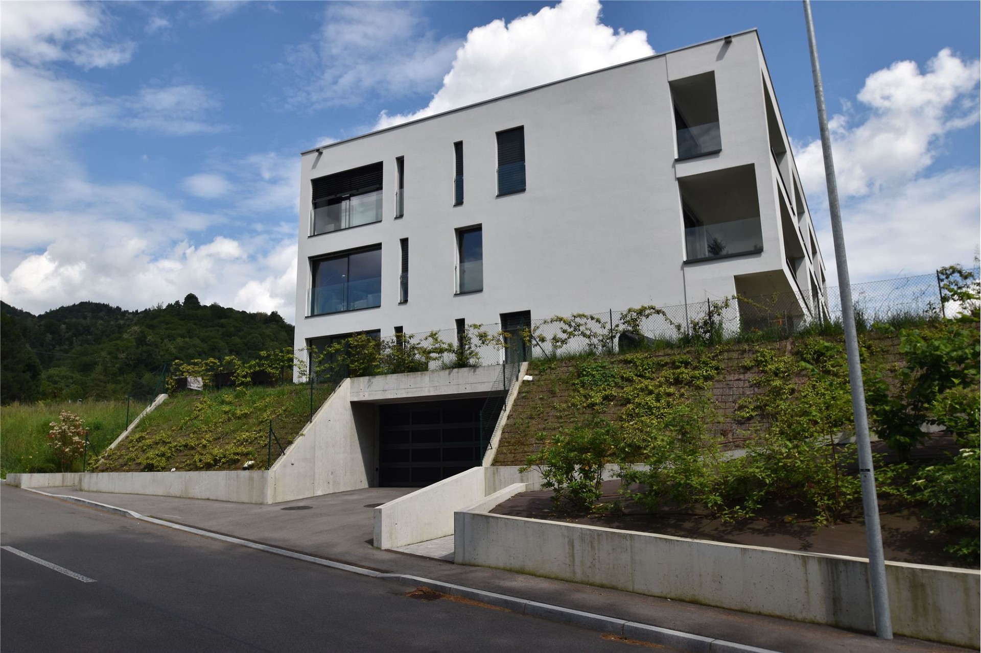 Moderne Wohnanlage am Hang