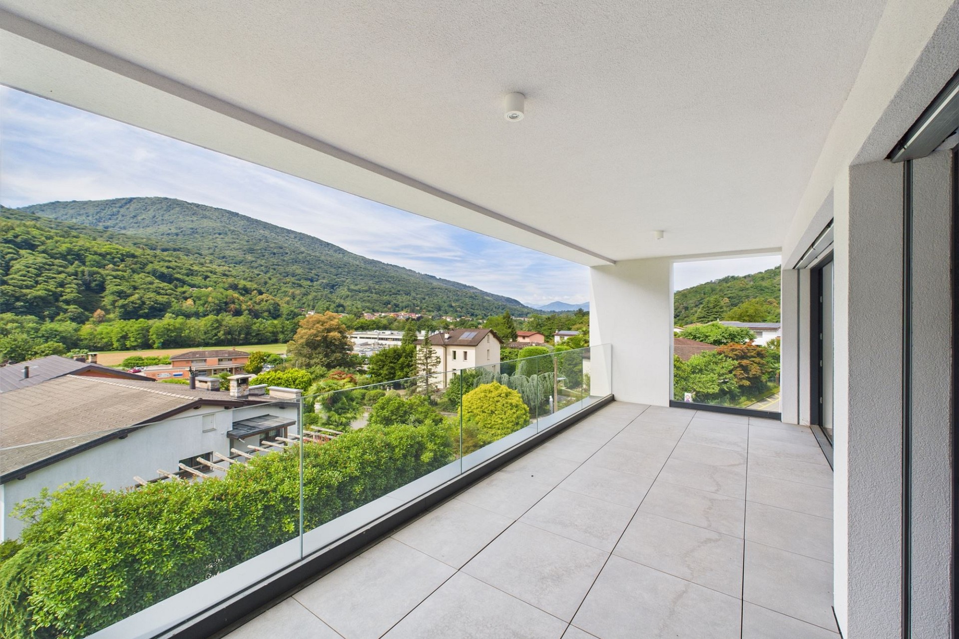 Großer Balkon mit Bergblick