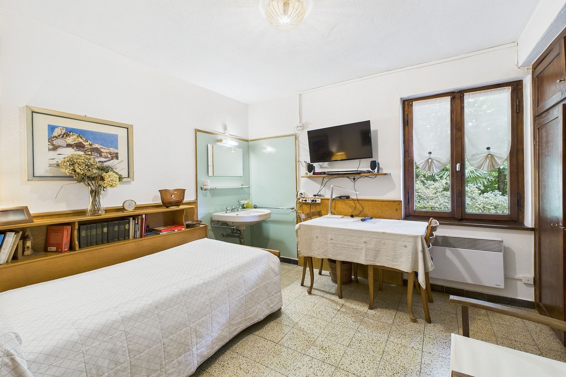 Schlafzimmer mit integriertem Waschbereich