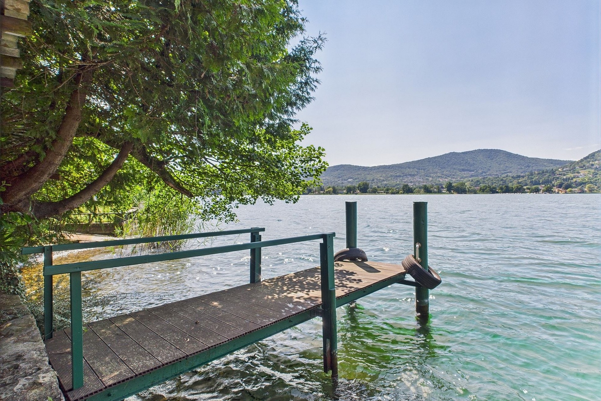 Steg am Seeufer
