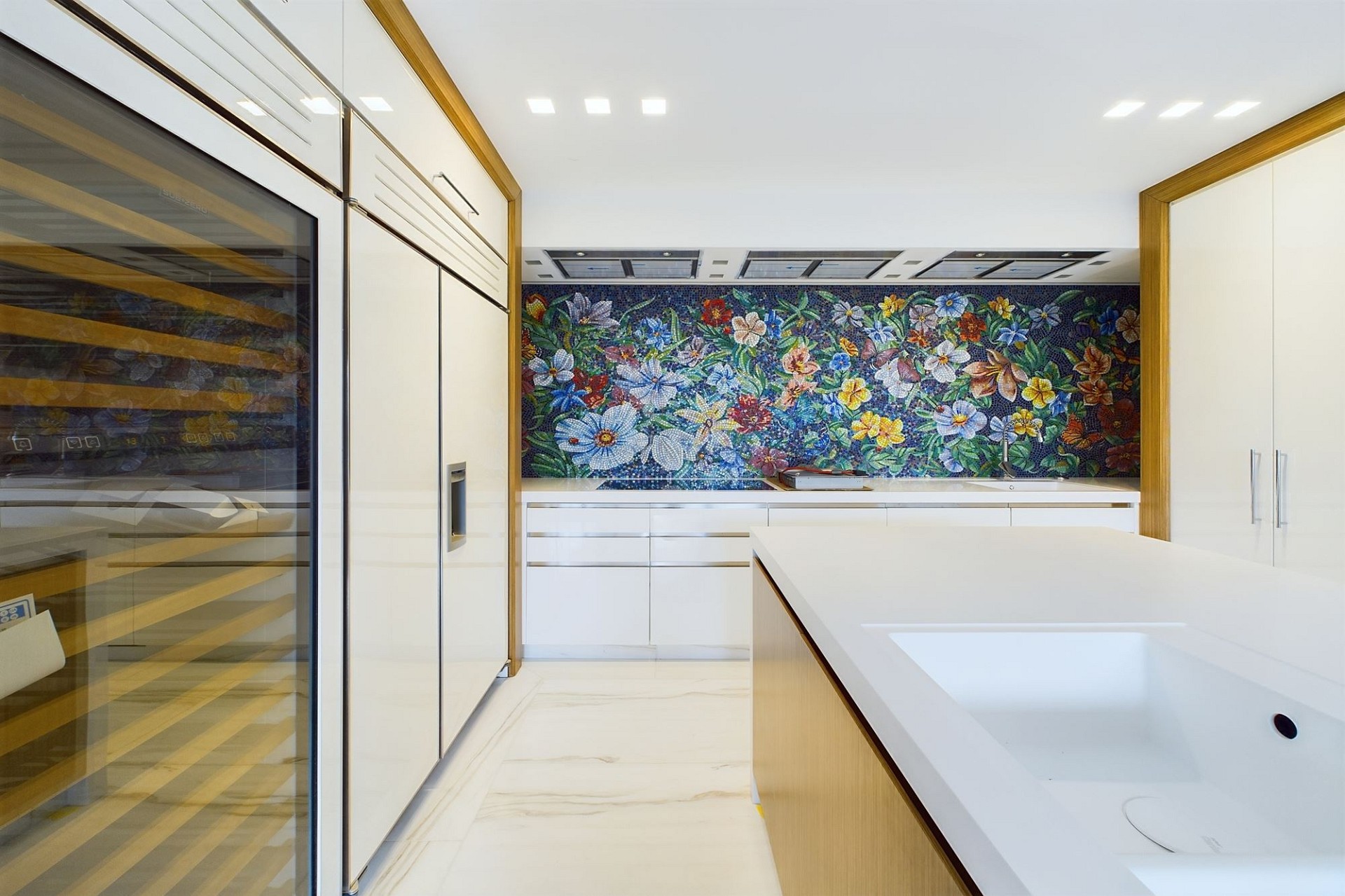 Moderne Luxus-Küche mit Mosaikwand