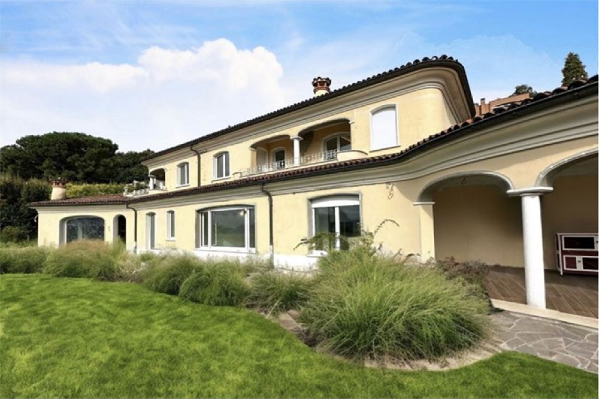 Elegante Villa mit mediterraner Fassade