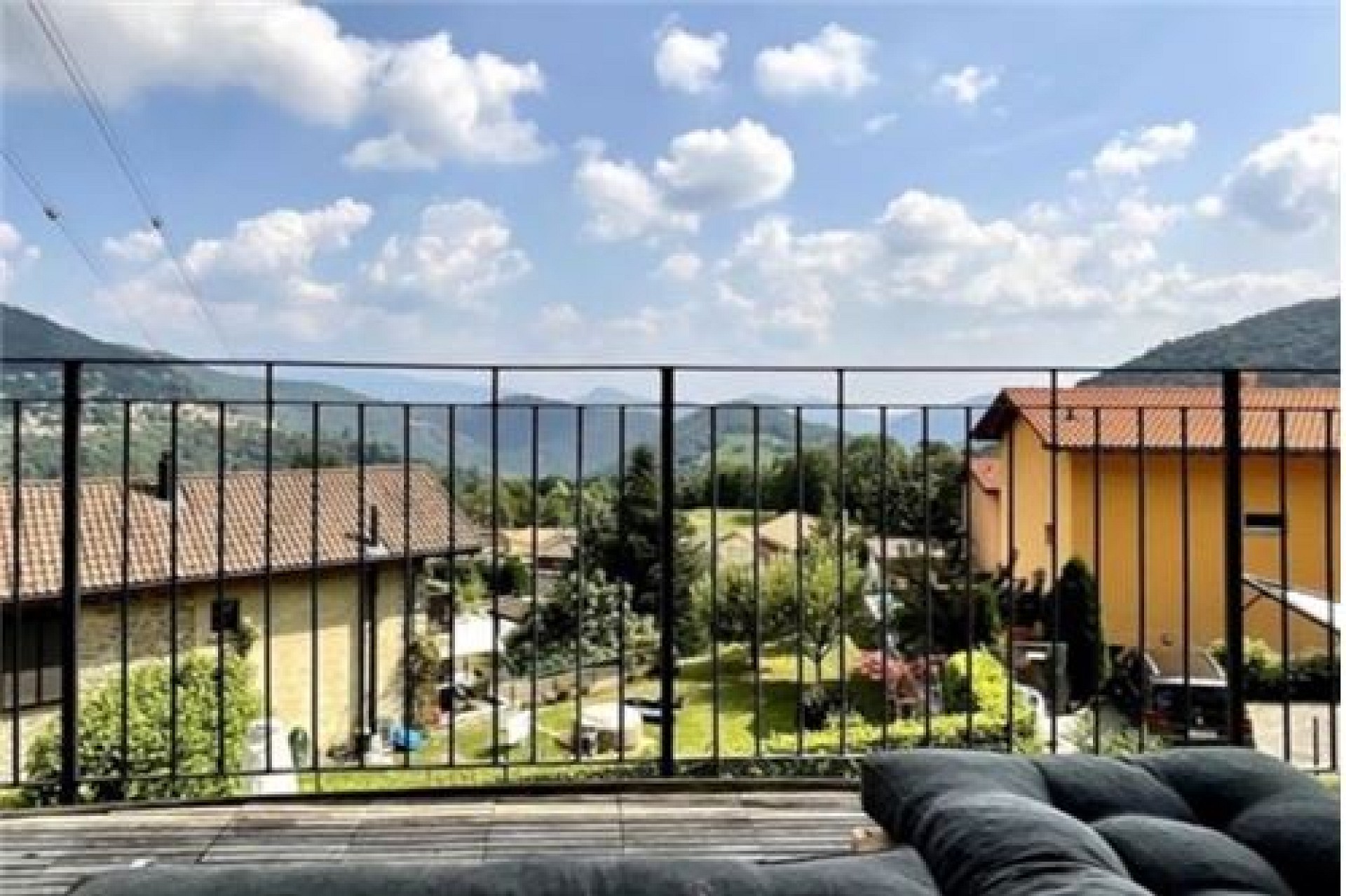 Balkon mit Bergblick