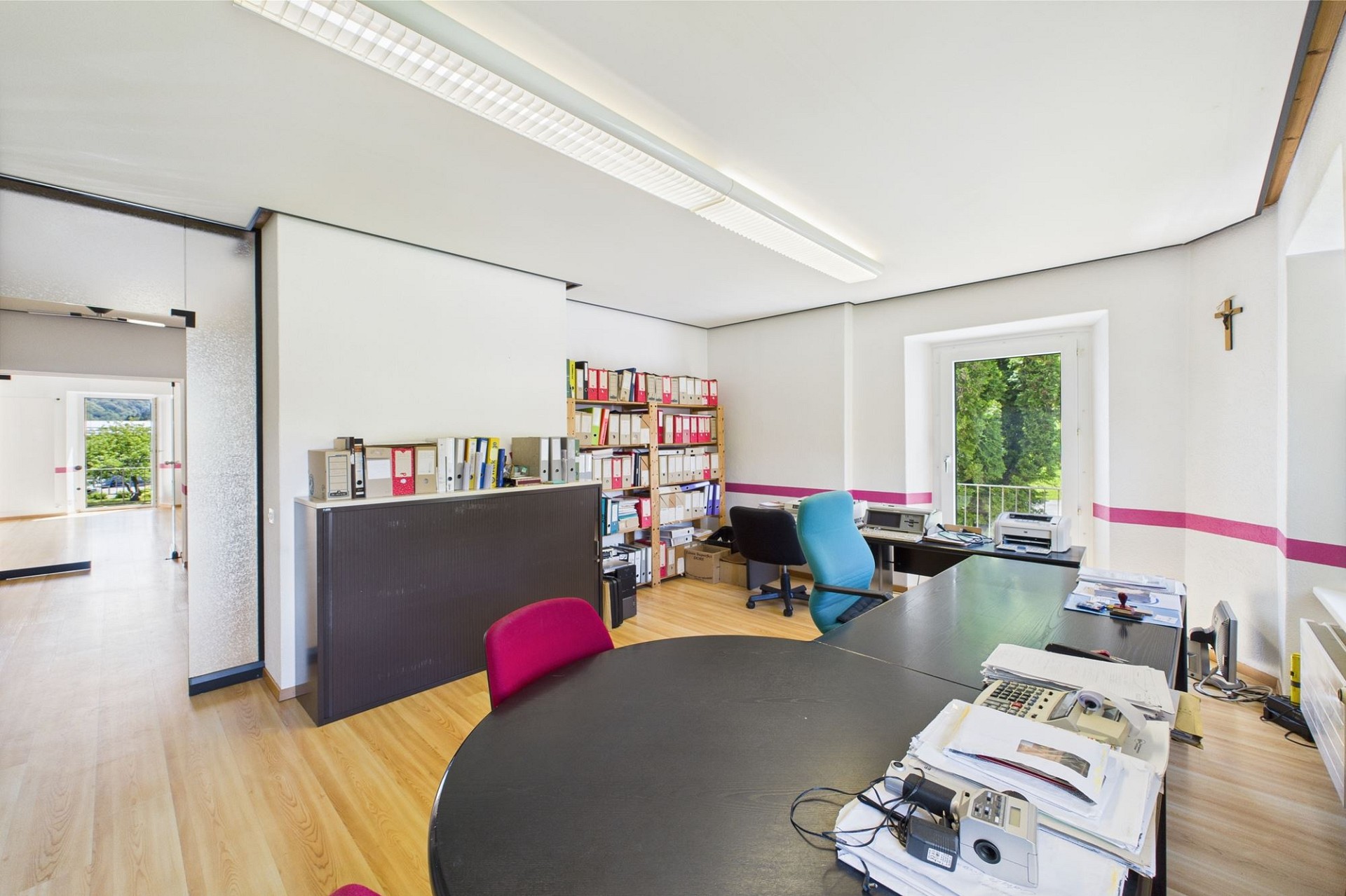 Büro-/Arbeitsraum mit Blick ins Grüne