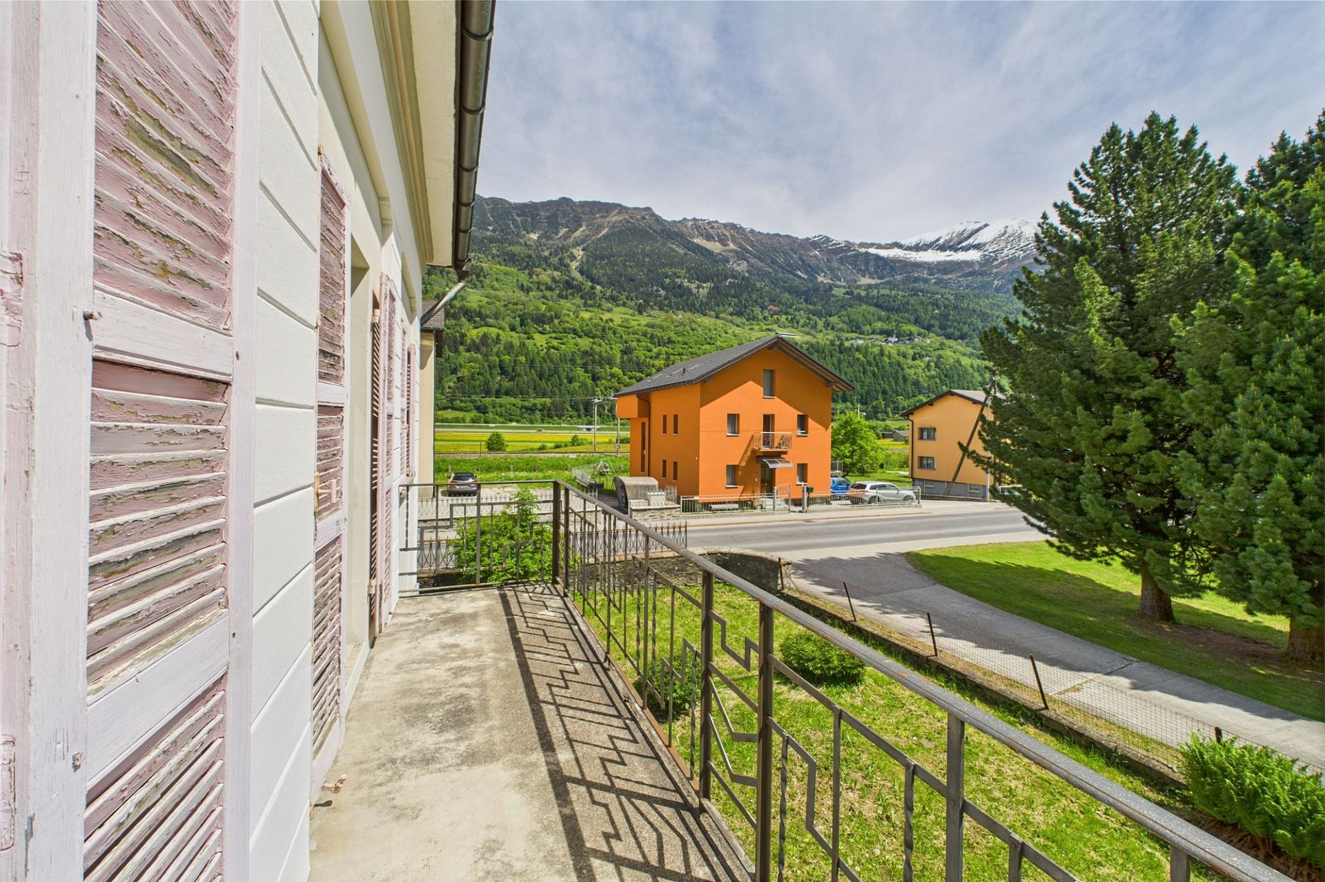 Balkon mit Bergblick