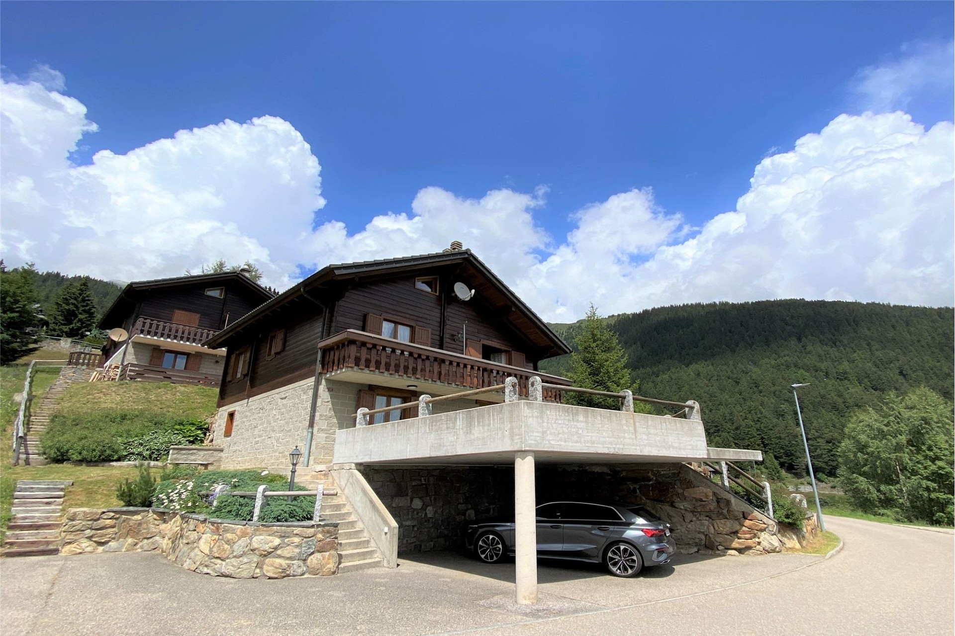 Berghäuser mit Carport