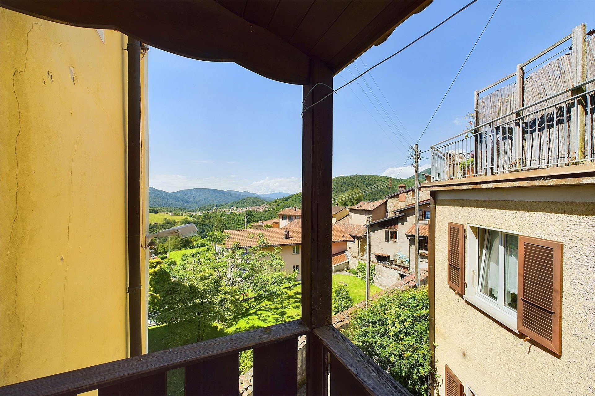 Balkon mit Bergblick