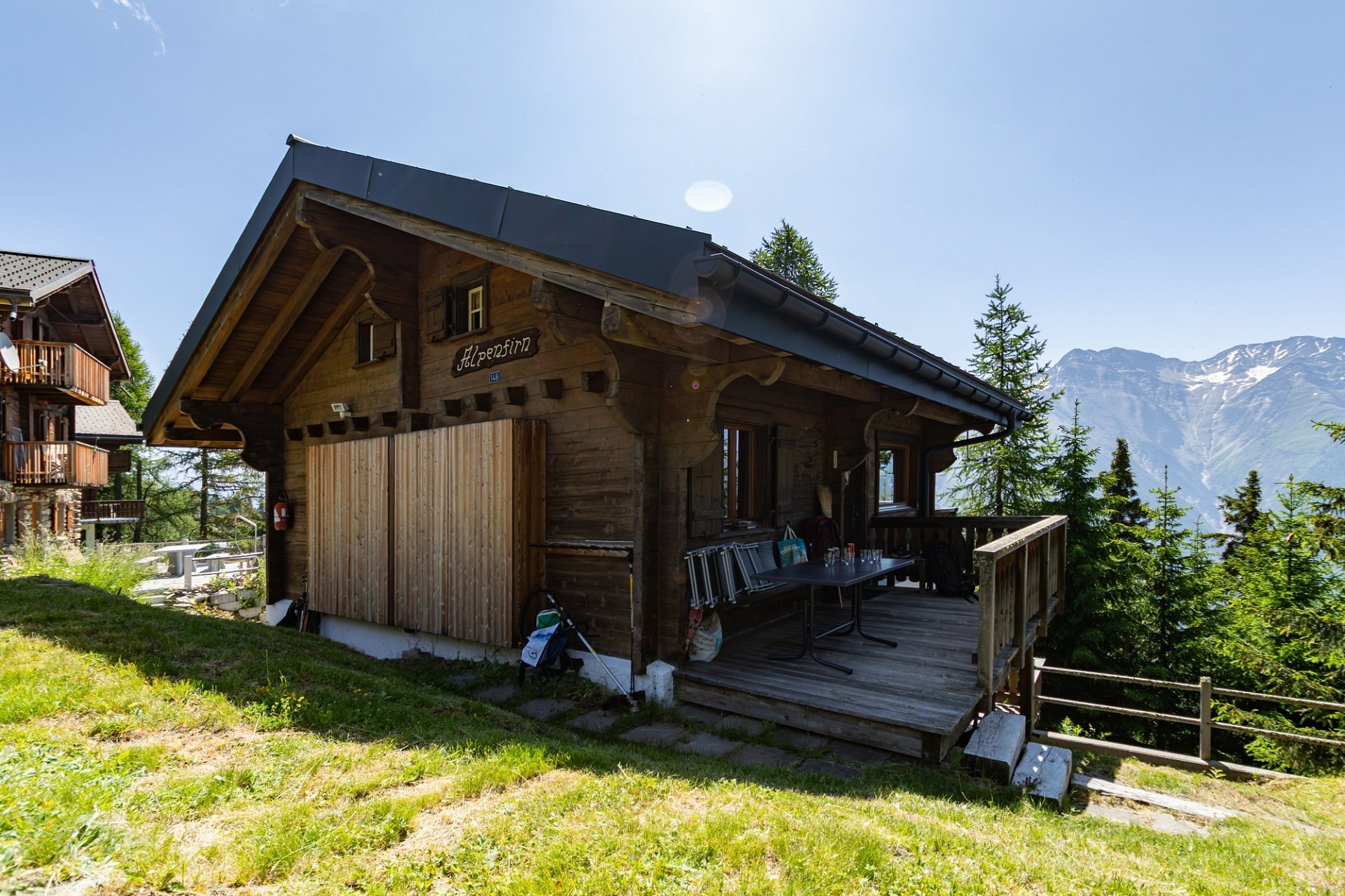 Alpenchalet mit Terrasse und Bergblick