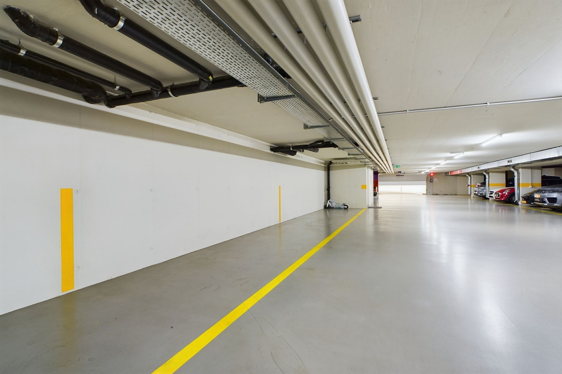 Tiefgarage mit Stellplätzen