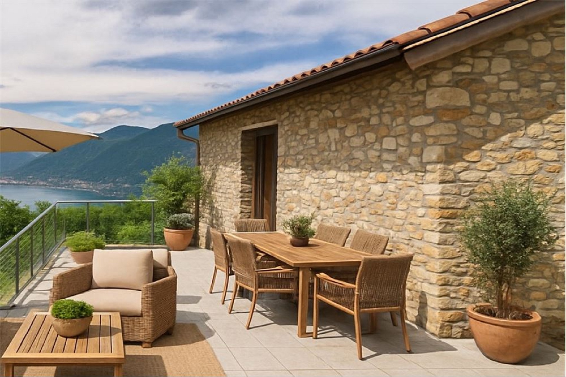 Terrasse mit Berg- und Seeblick