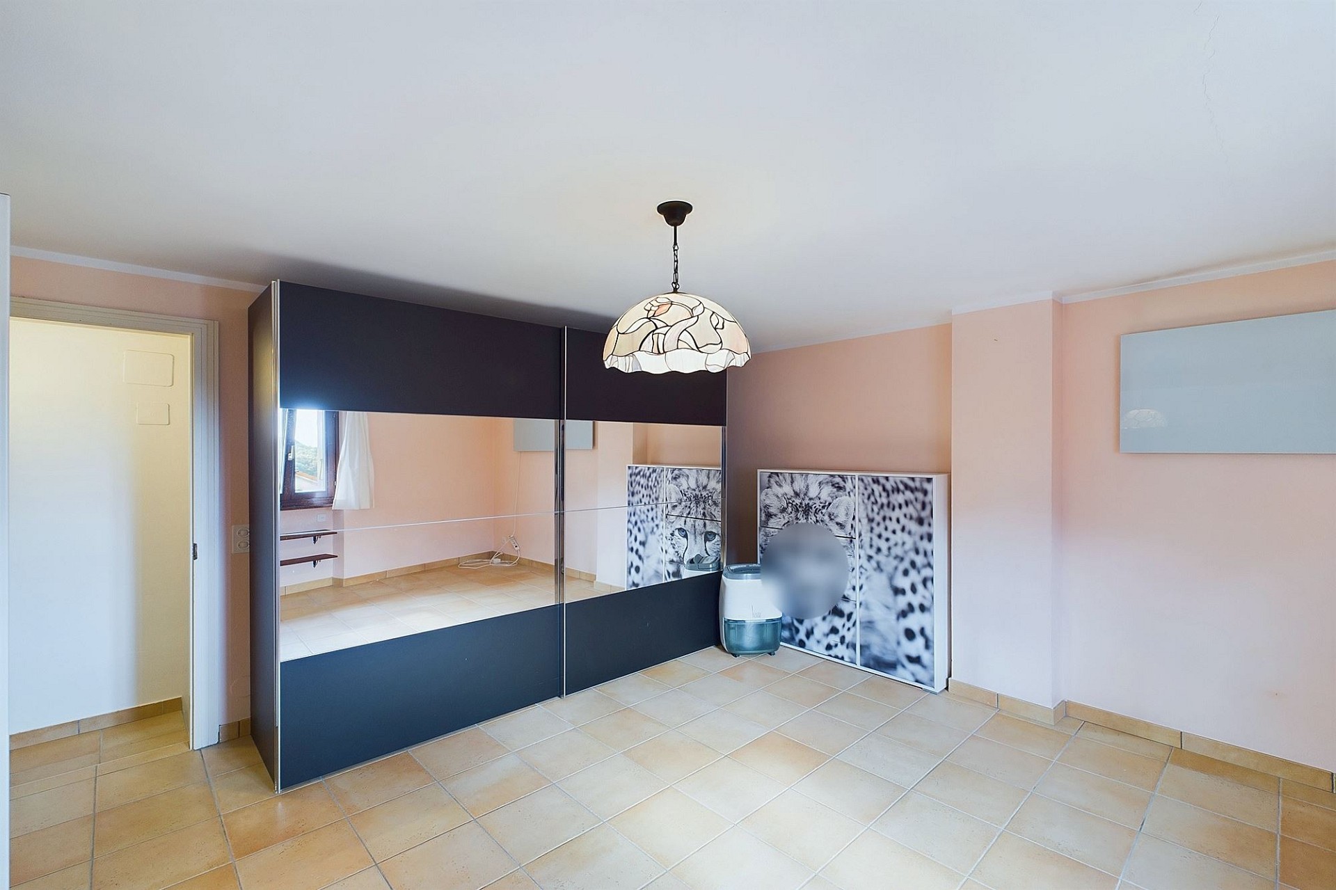 Schlafzimmer mit Kleiderschrank