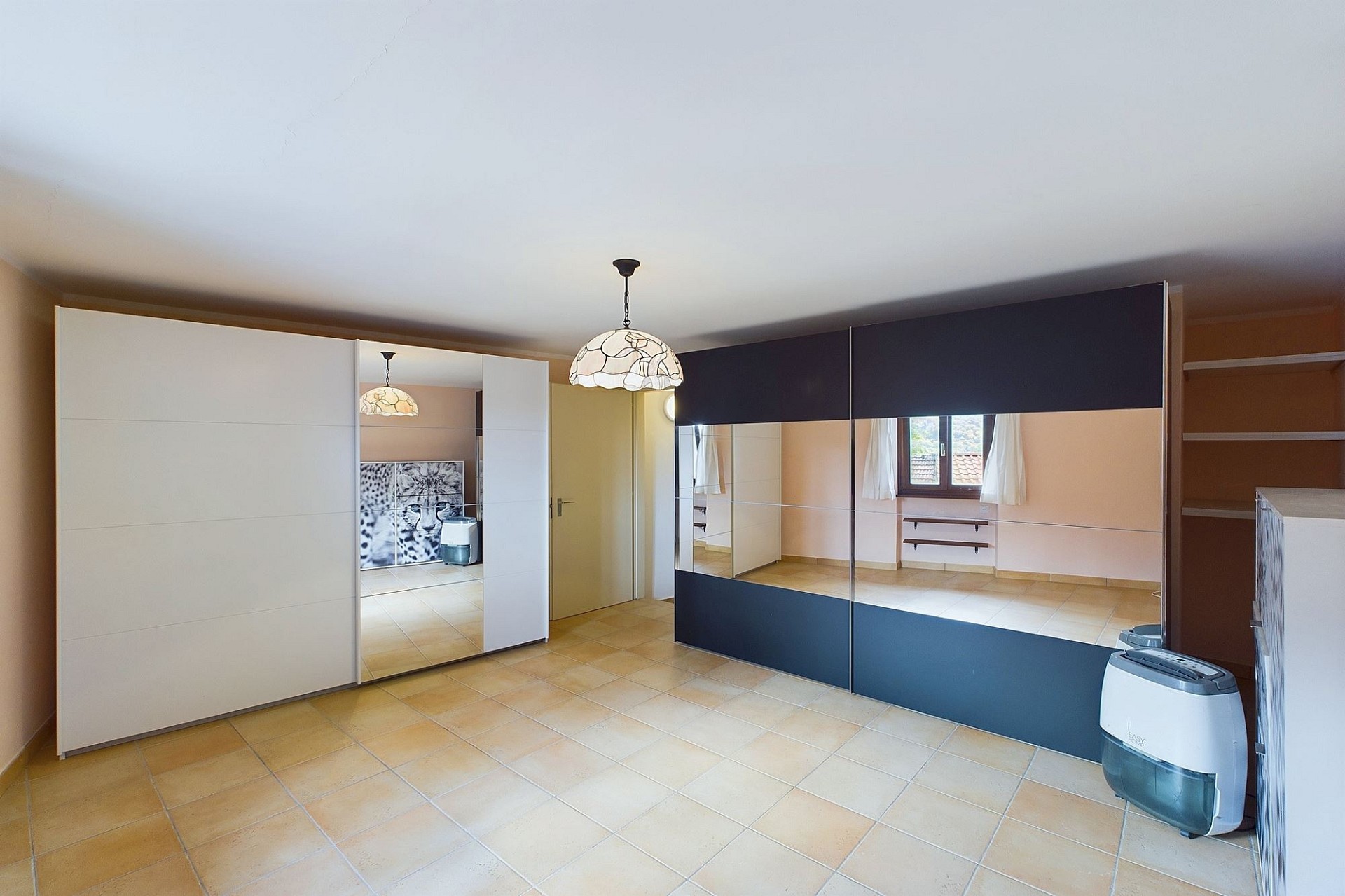 Schlafzimmer mit Einbauschränken