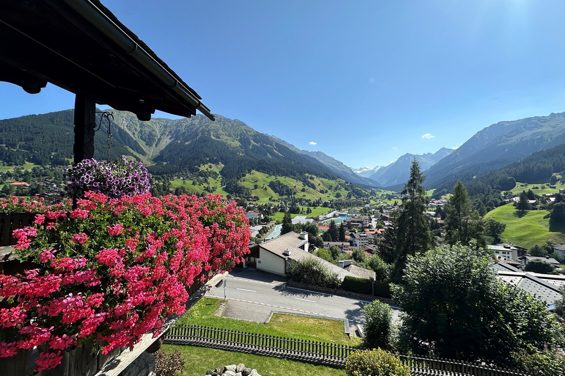 Alpenblick von einem Balkon oder einer Terrasse