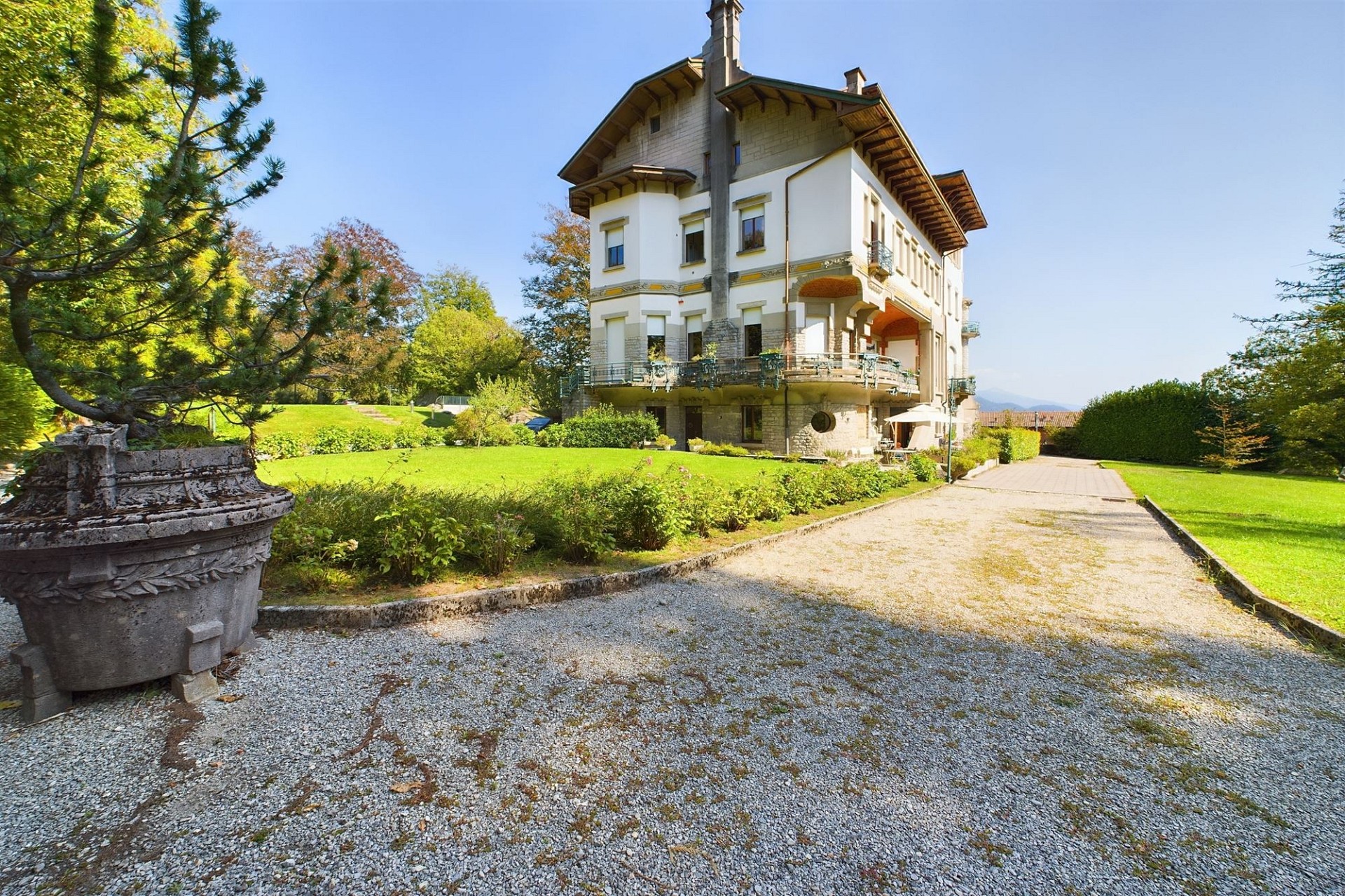 Historische Villa mit großem Garten