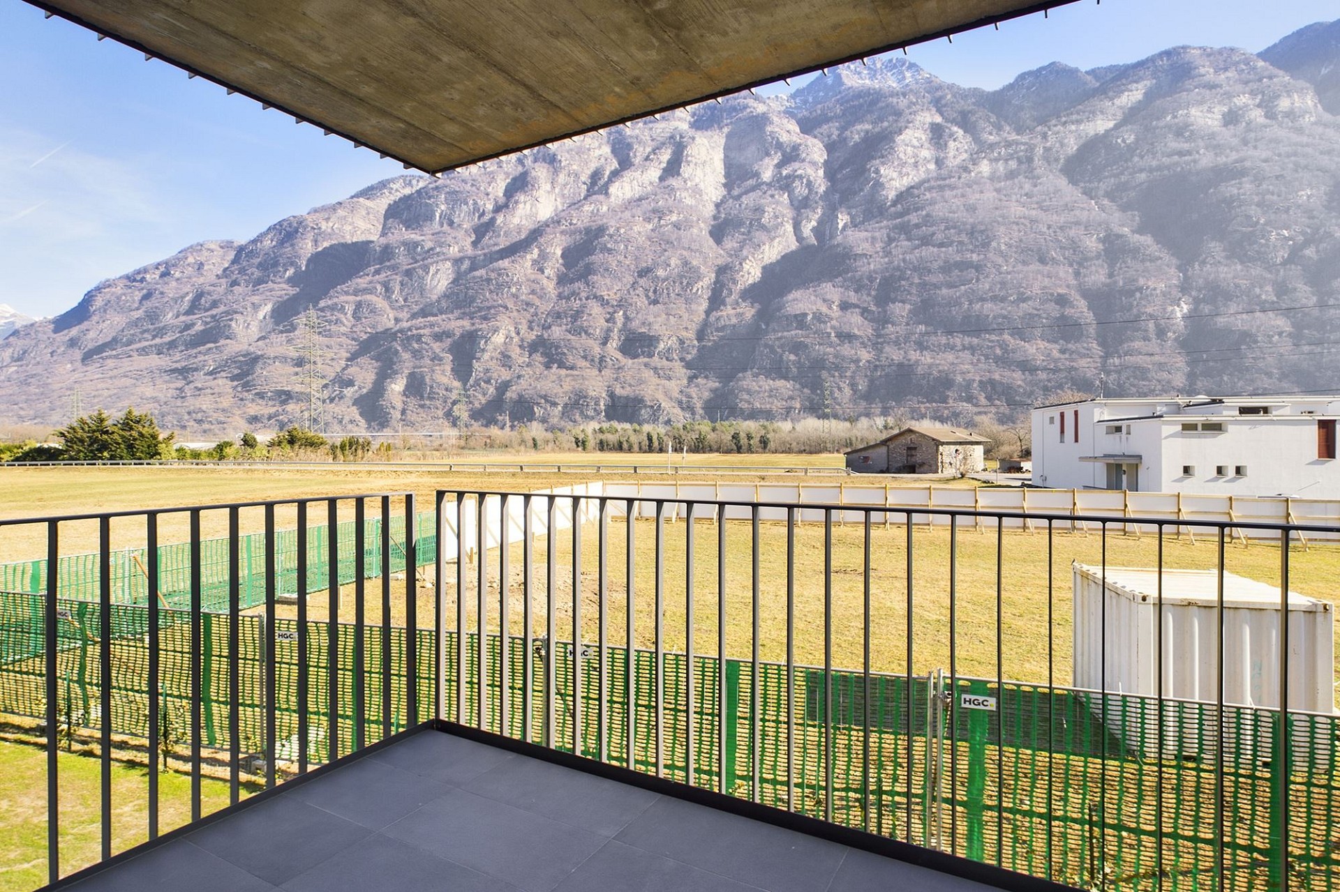 Balkon mit Bergblick