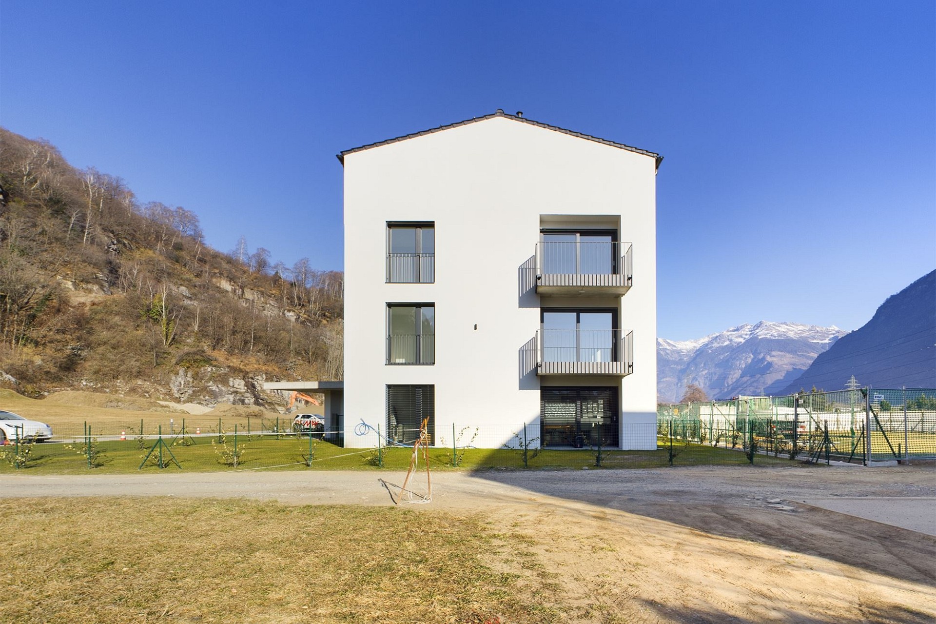 Modernes Mehrfamilienhaus in Berglage