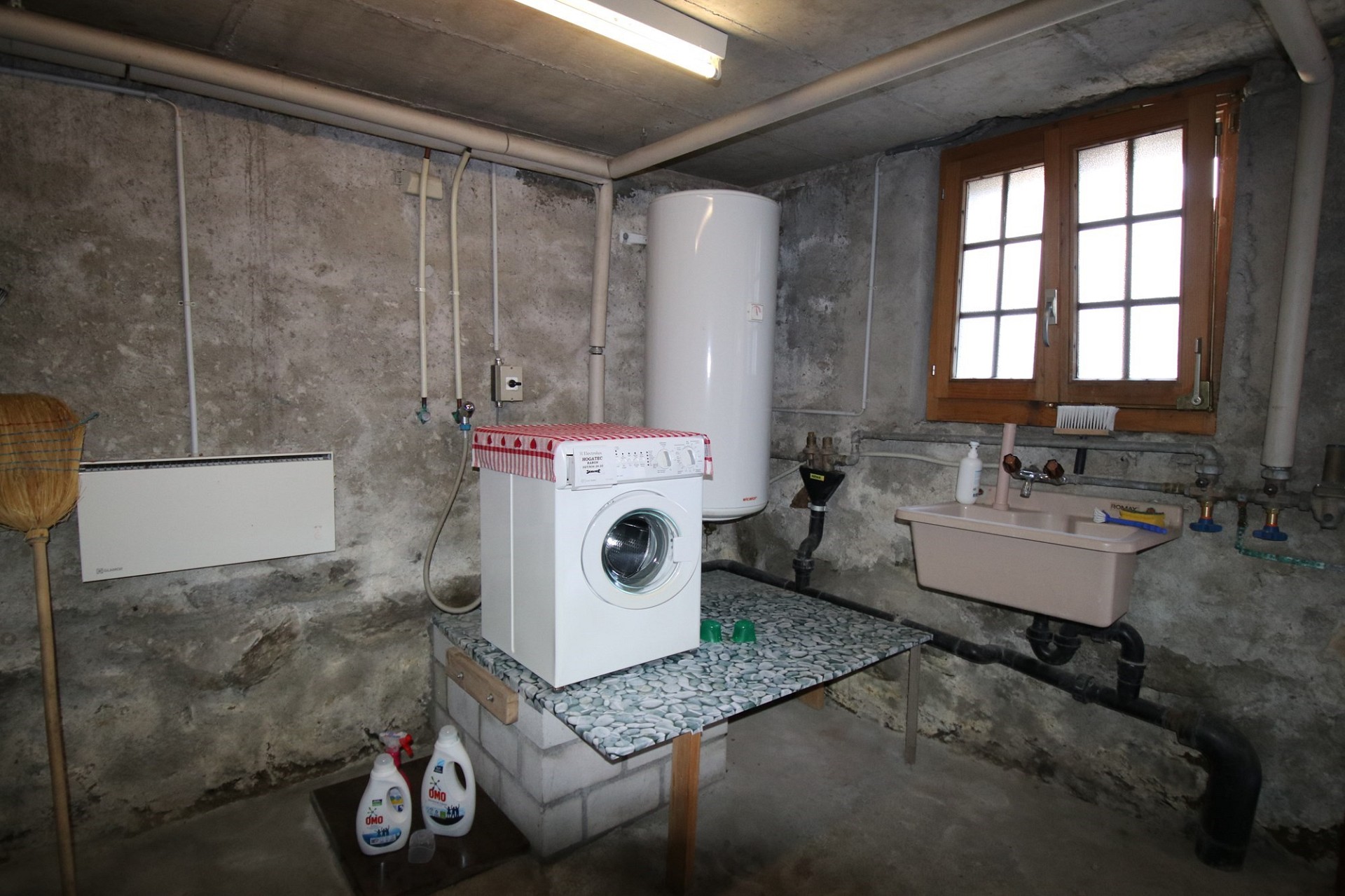 Hauswirtschafts- bzw. Technikraum im Keller