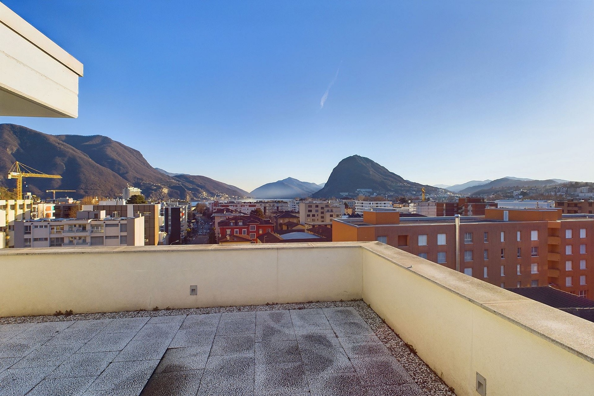 Dachterrasse mit Bergblick