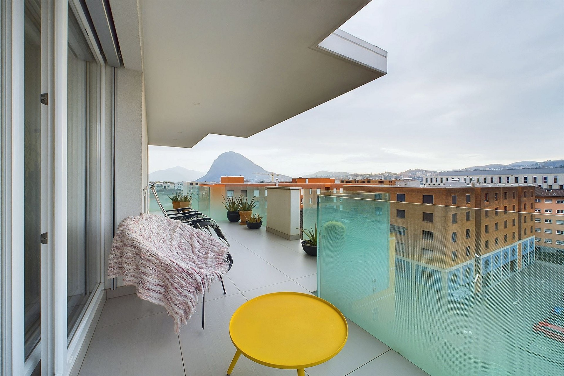 Balkon mit Bergblick