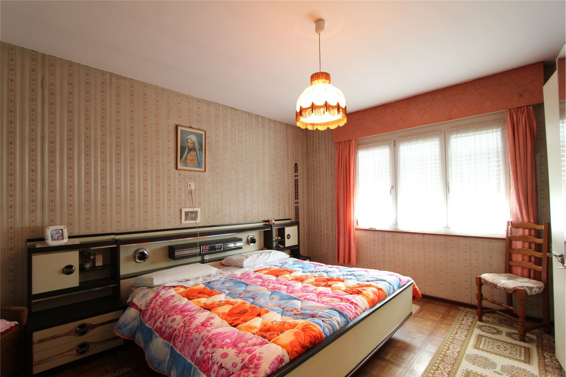 Schlafzimmer mit Retro-Einrichtung