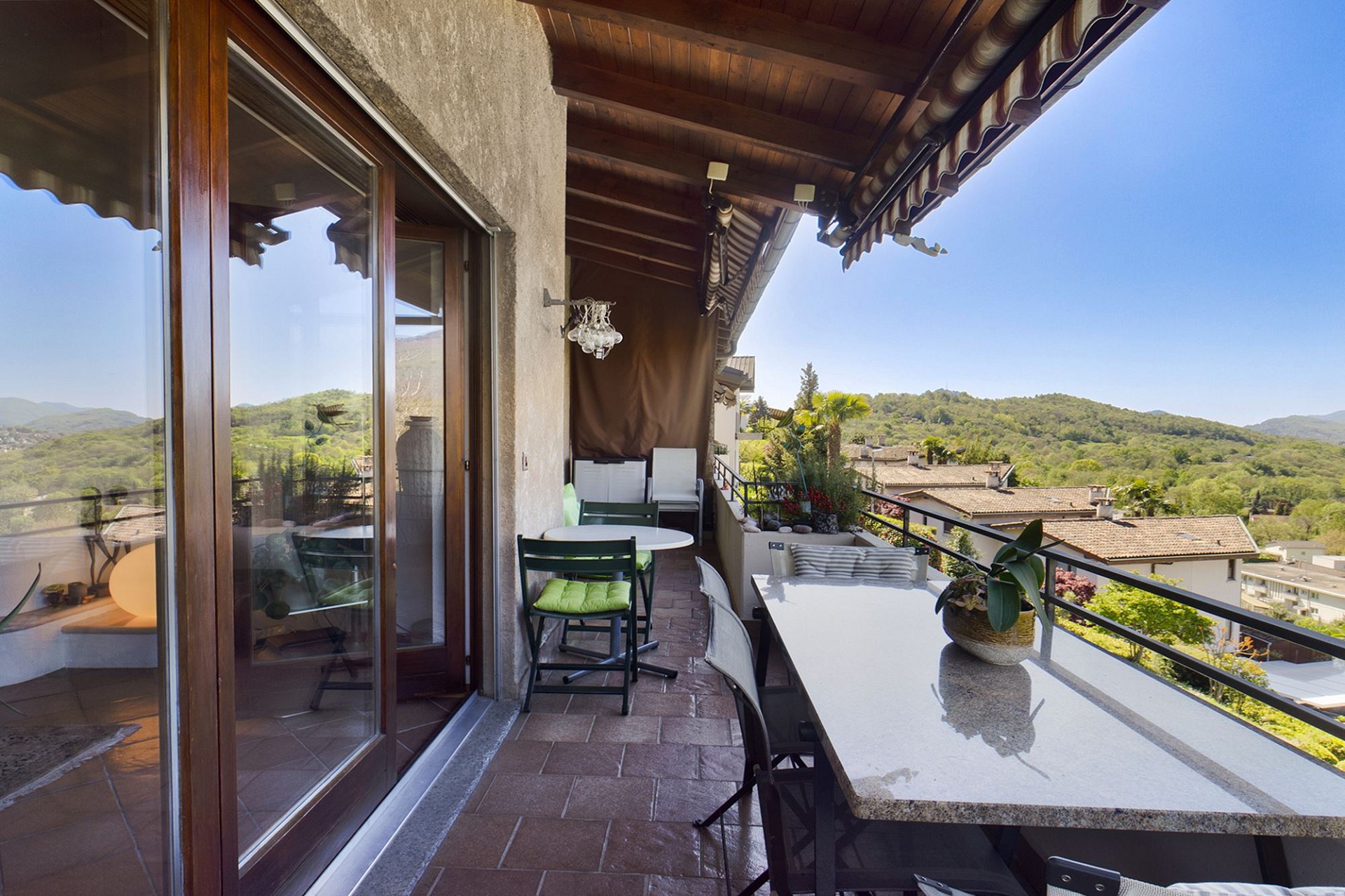 Balkon mit Bergblick
