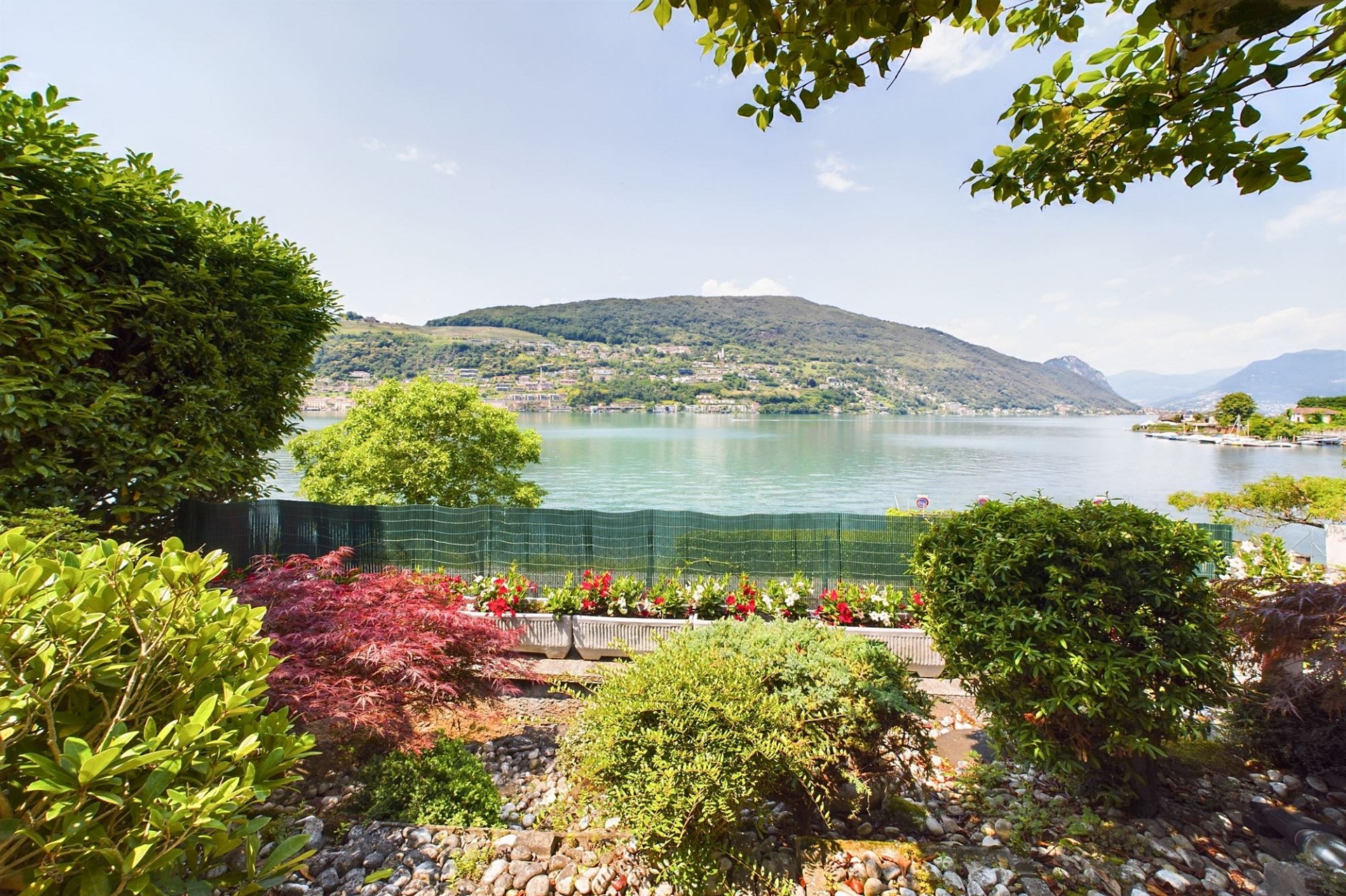Seeblick mit Garten