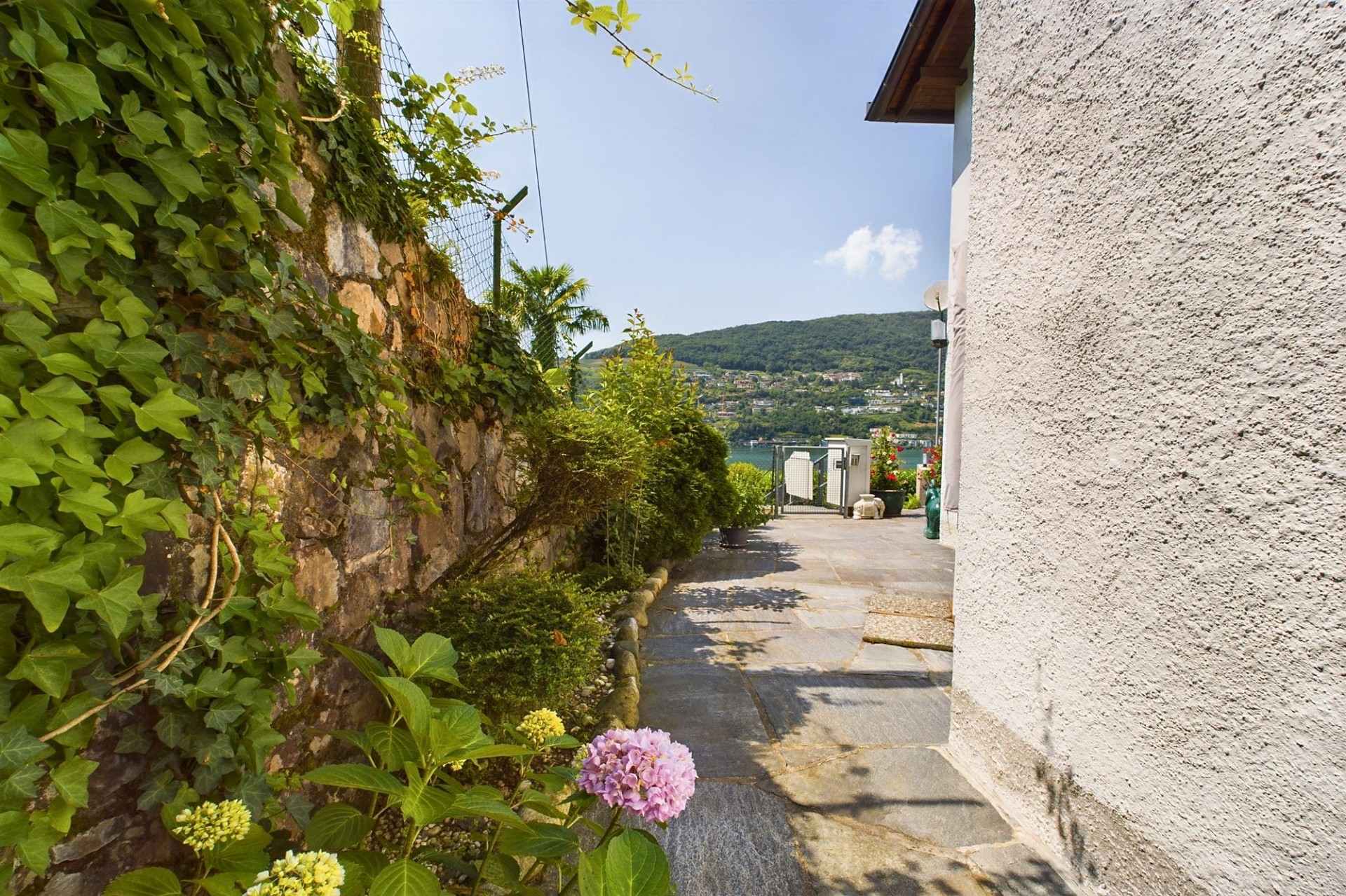 Terrasse mit Blick ins Grüne