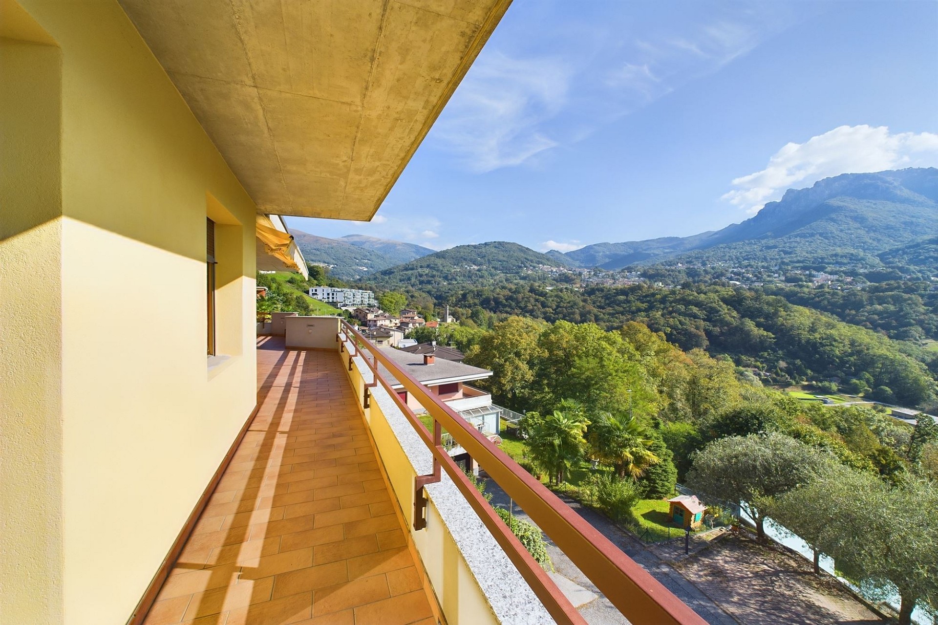 Balkon mit Bergblick