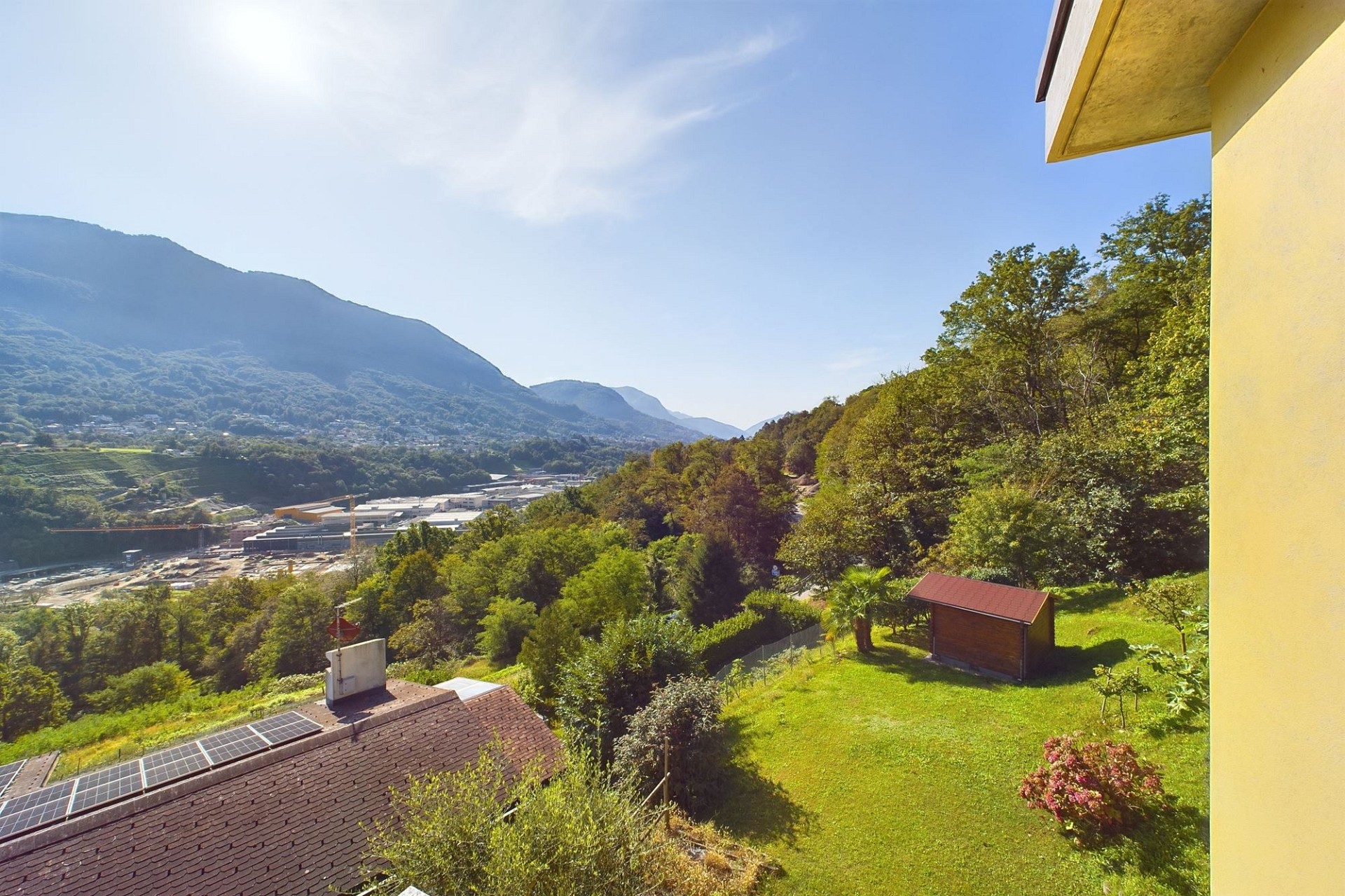 Balkon- und Landschaftsblick