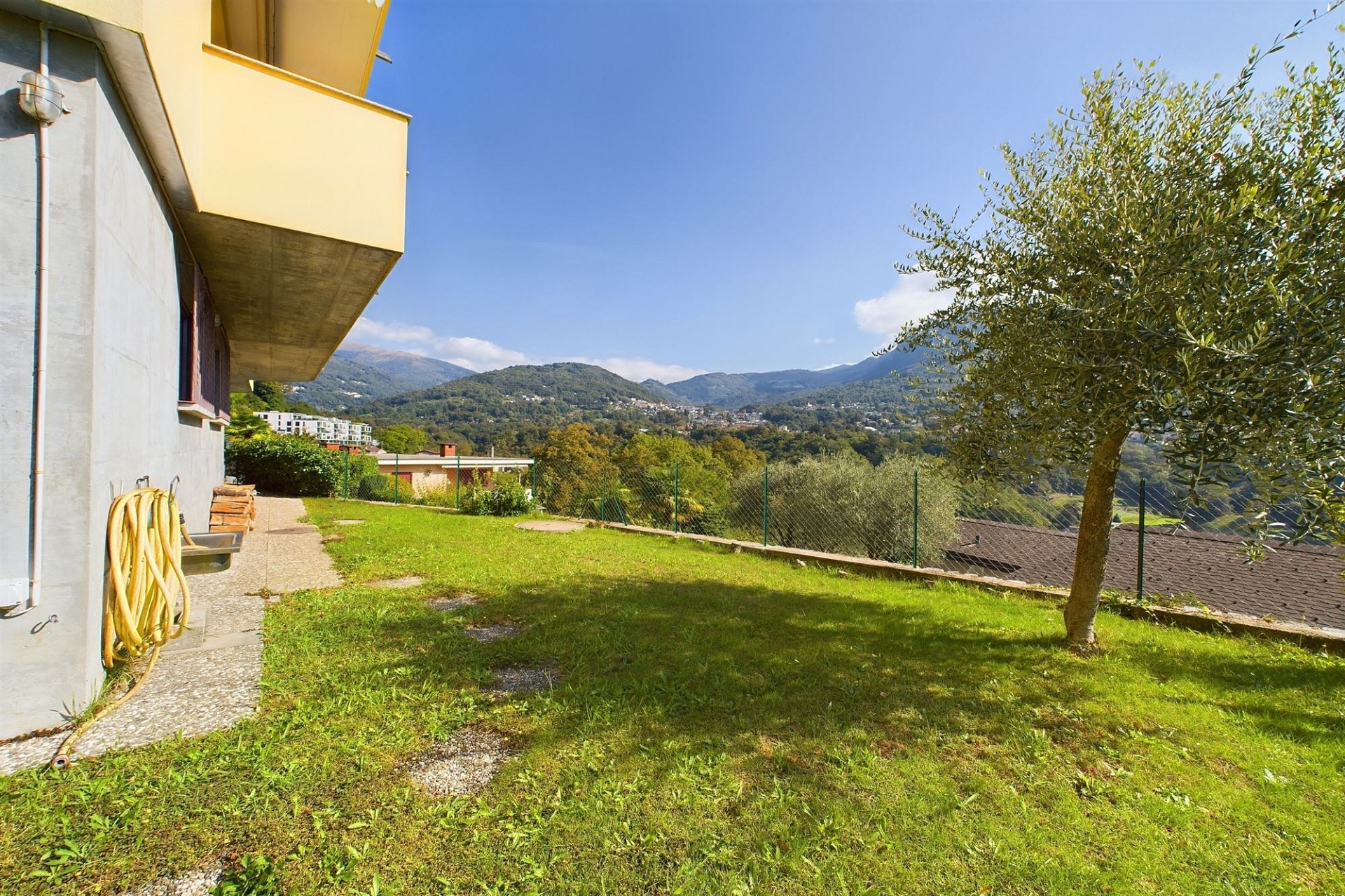 Garten mit Bergblick