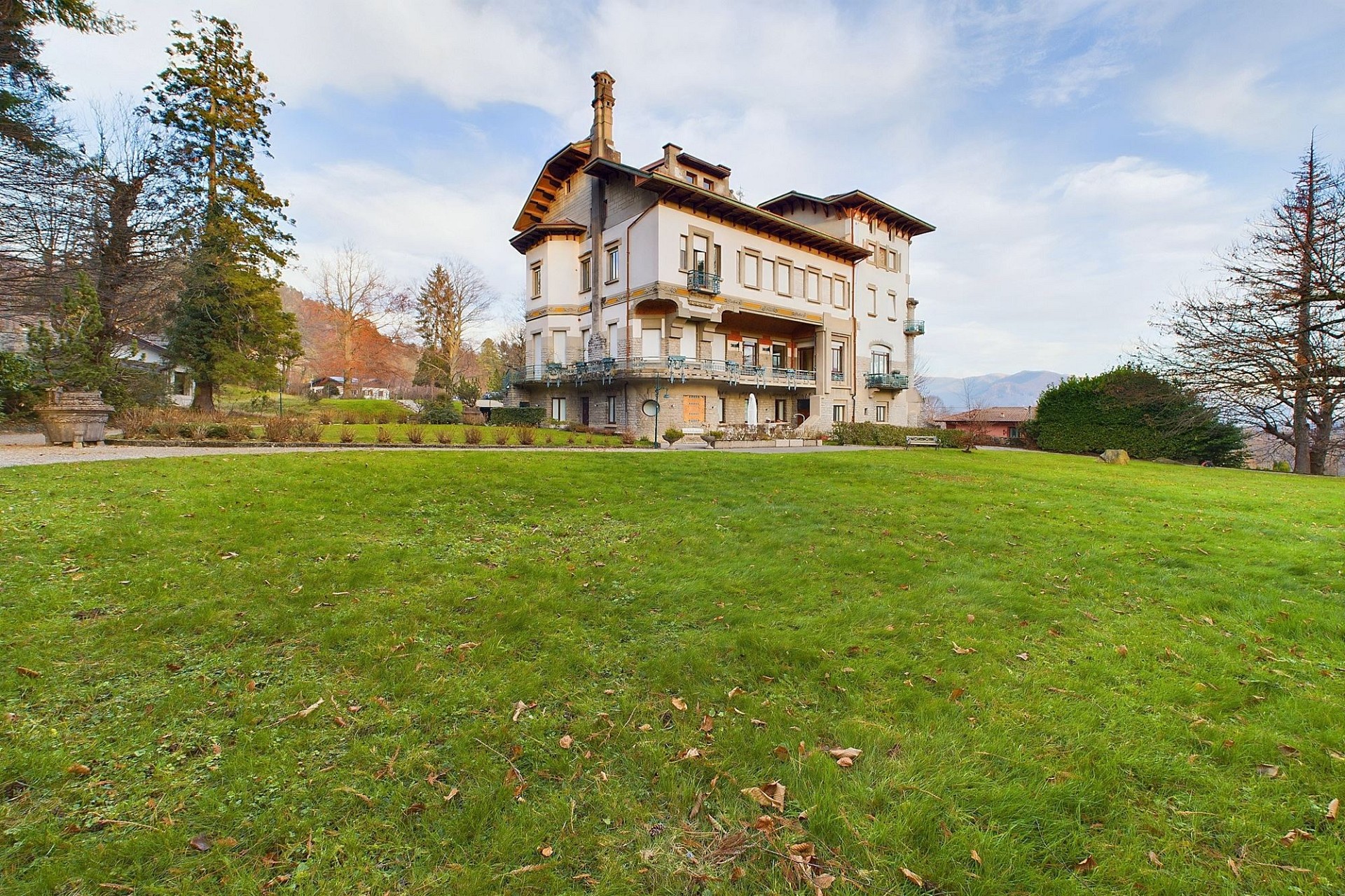 Historische Villa mit großem Garten