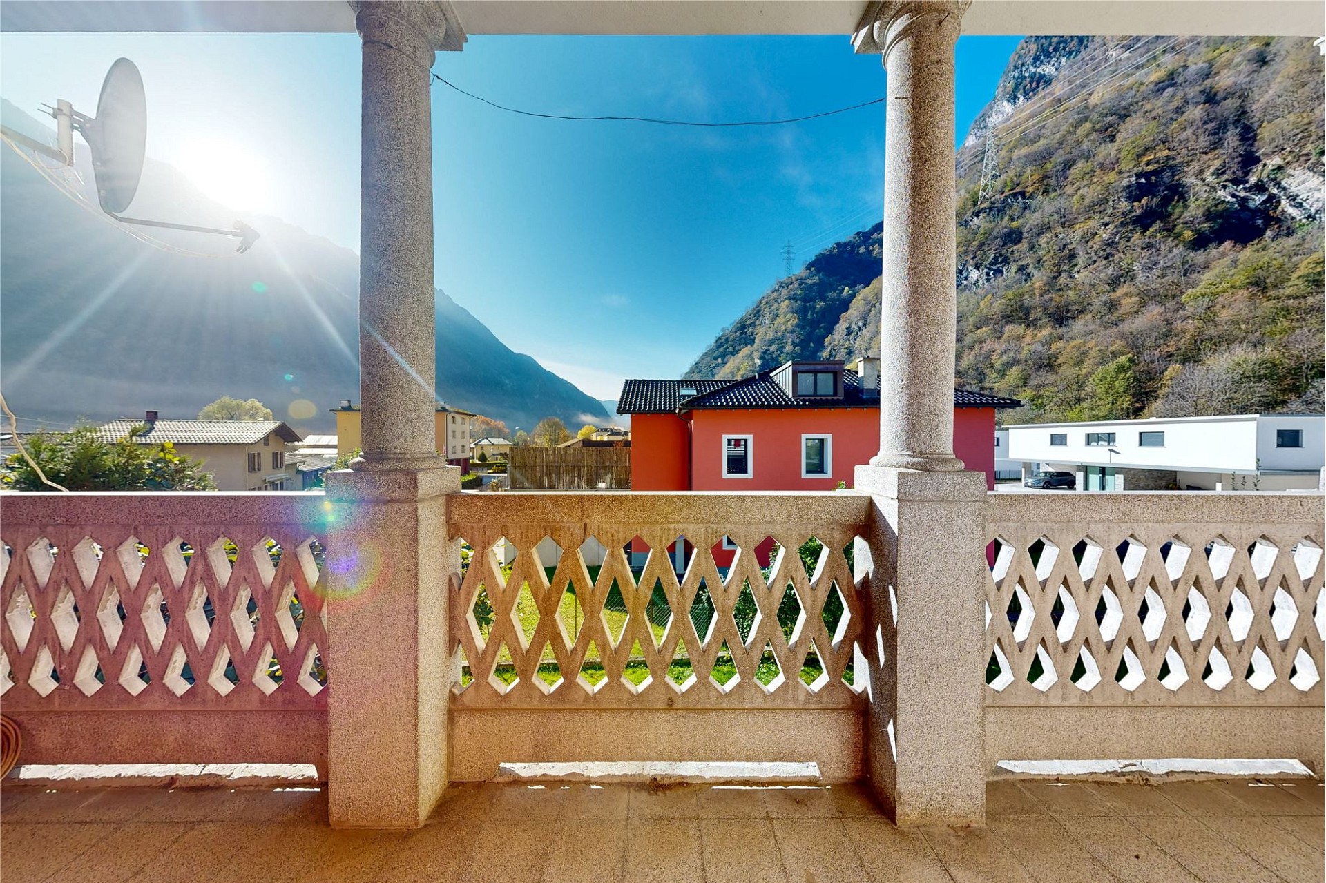 Balkon mit Bergblick