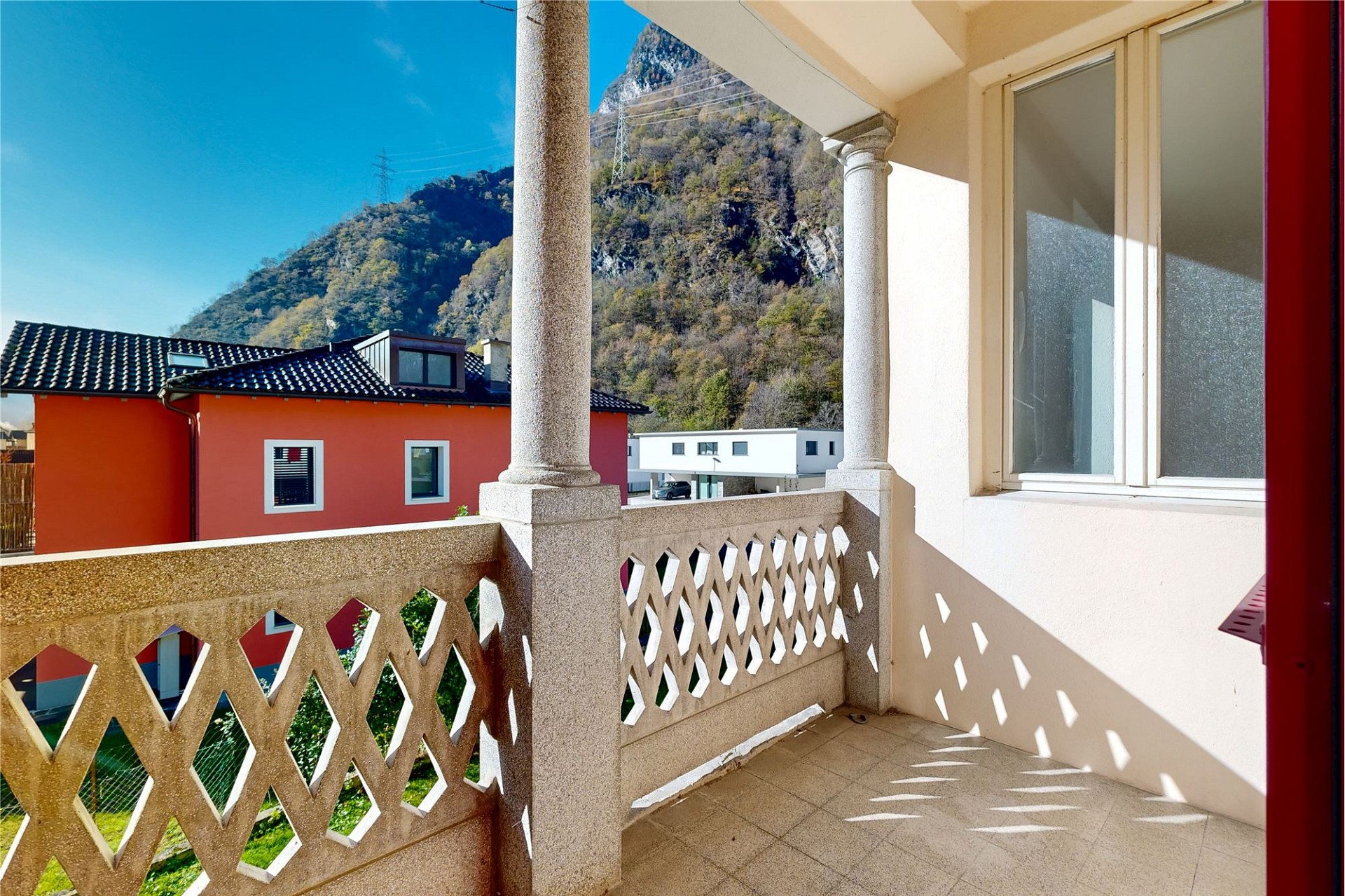 Balkon mit Bergblick