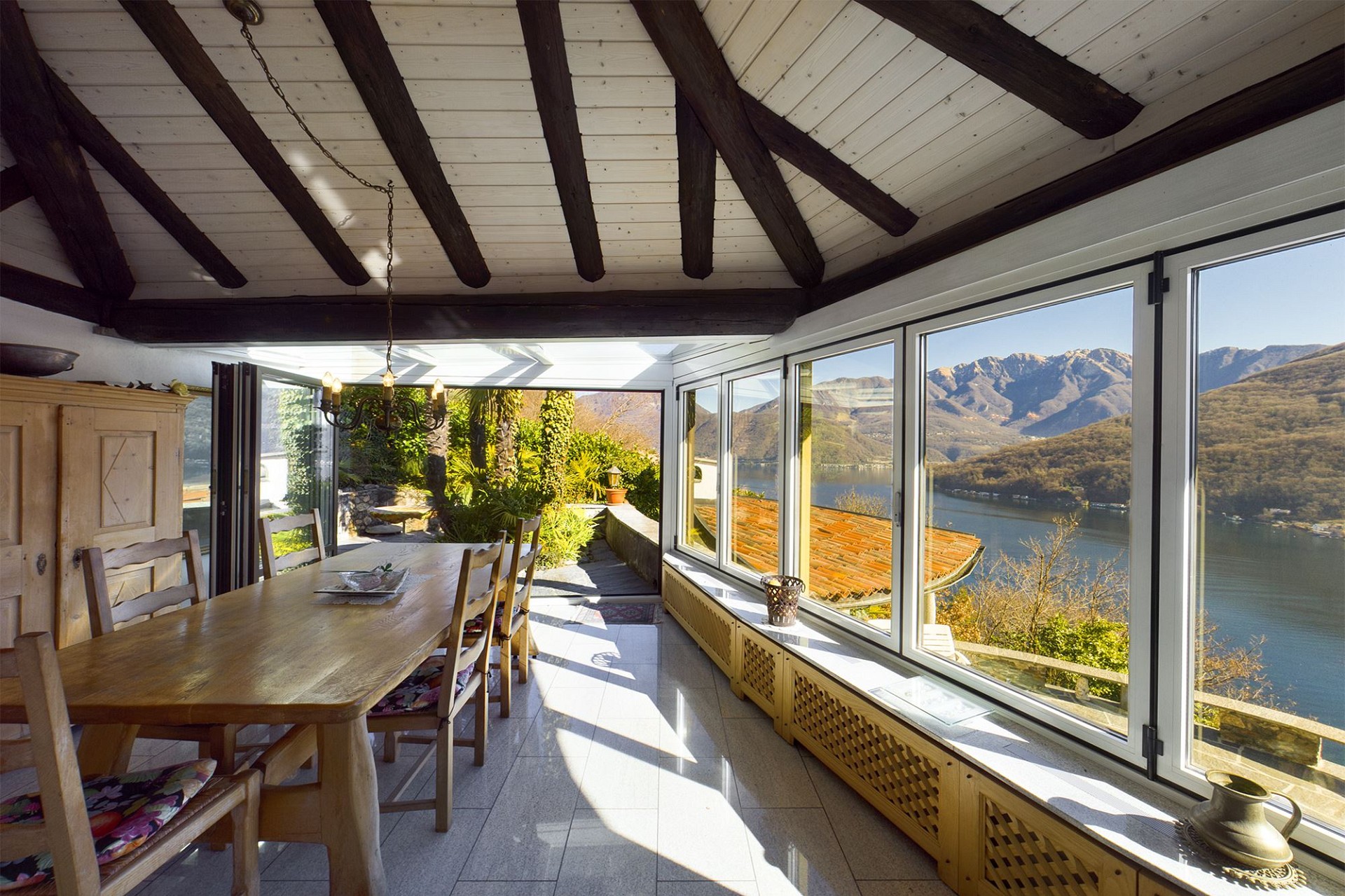 Esszimmer mit Panoramablick