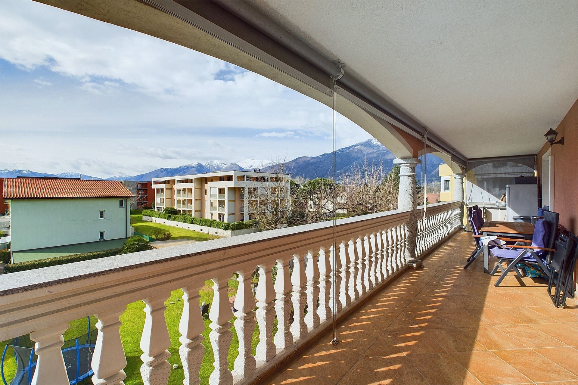 Balkon mit Bergblick