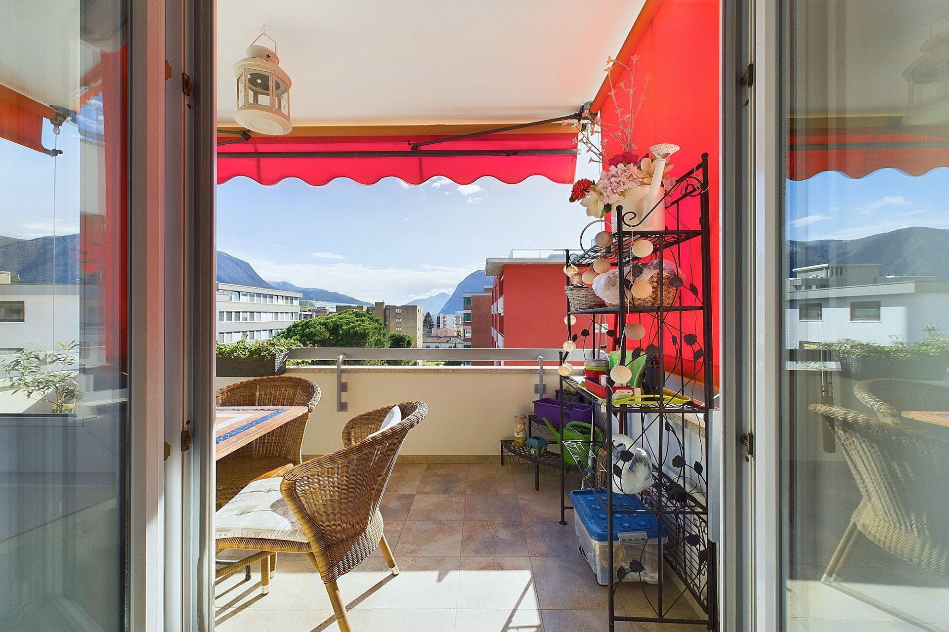 Balkon mit Bergblick