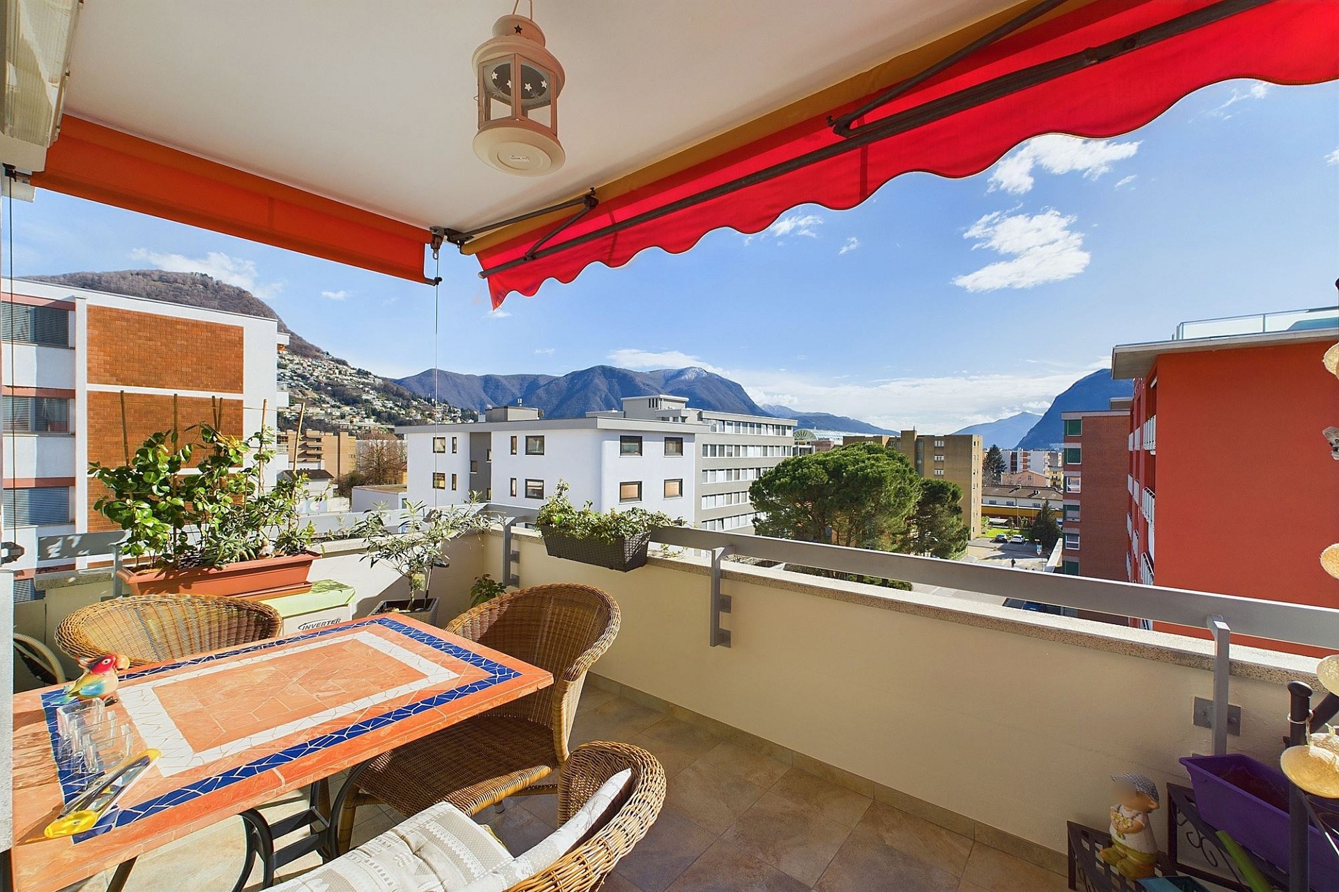 Balkon mit Bergblick