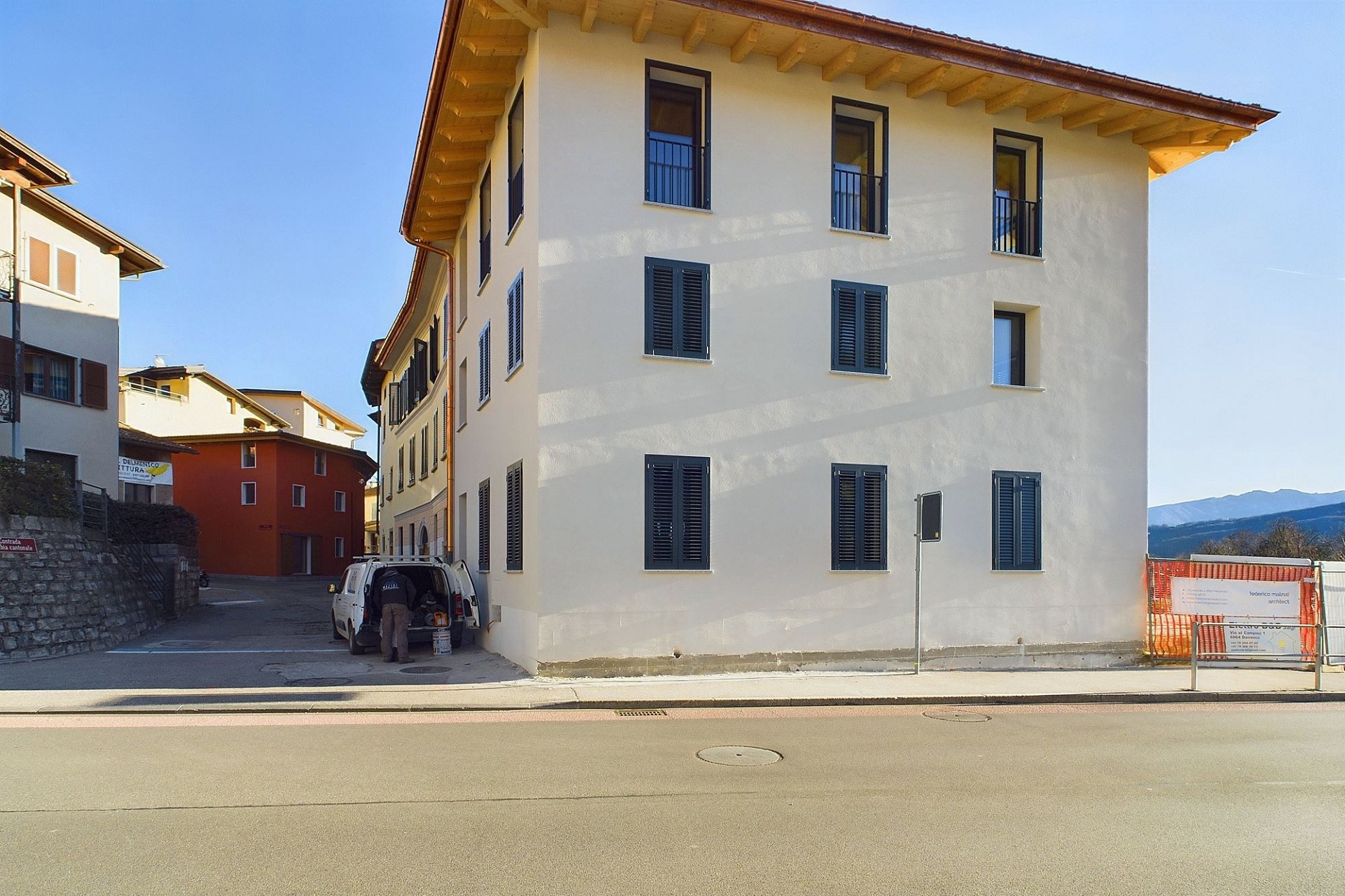 Außenansicht eines Mehrfamilienhauses