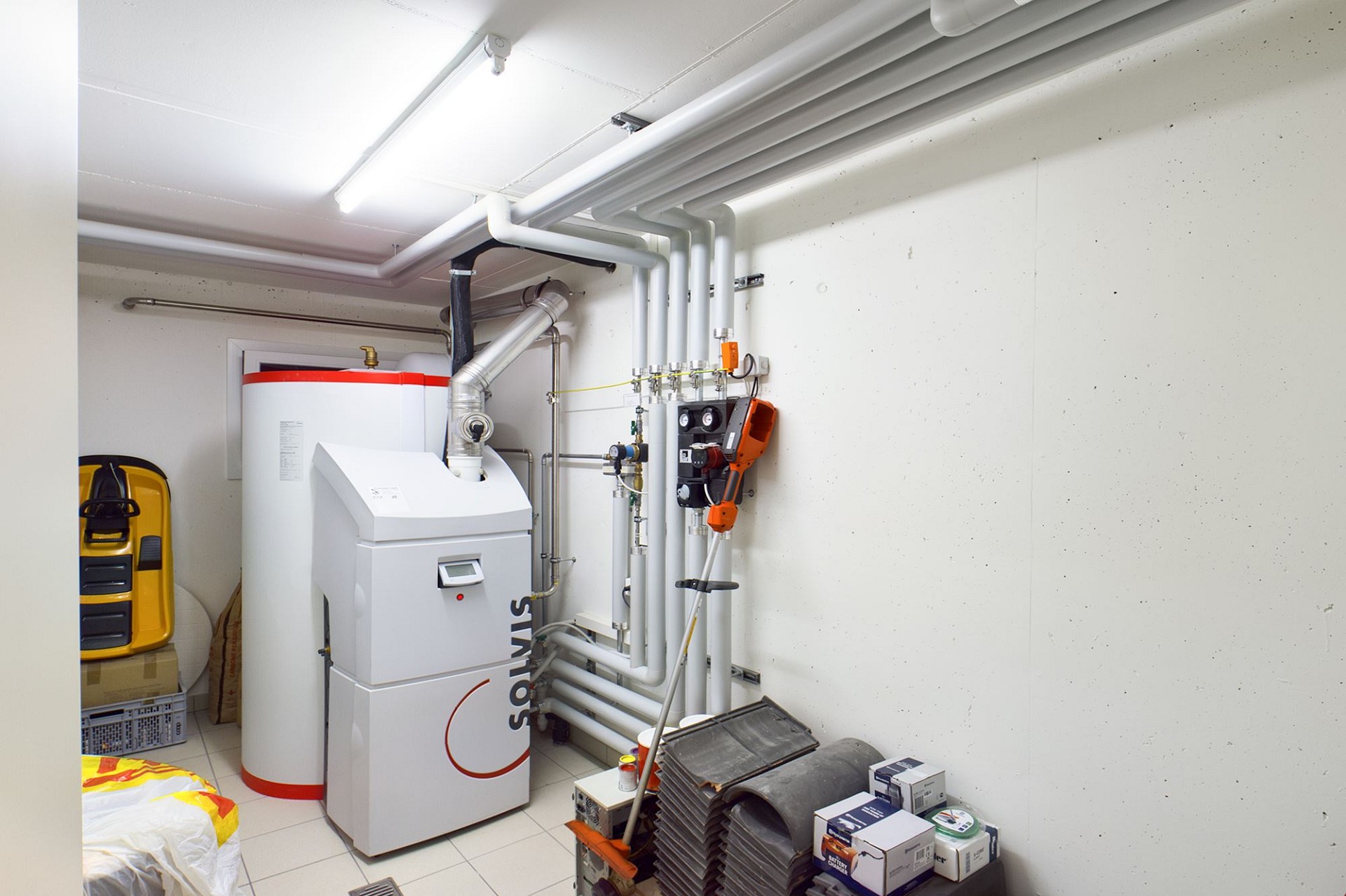 Technikraum mit Heizungsanlage