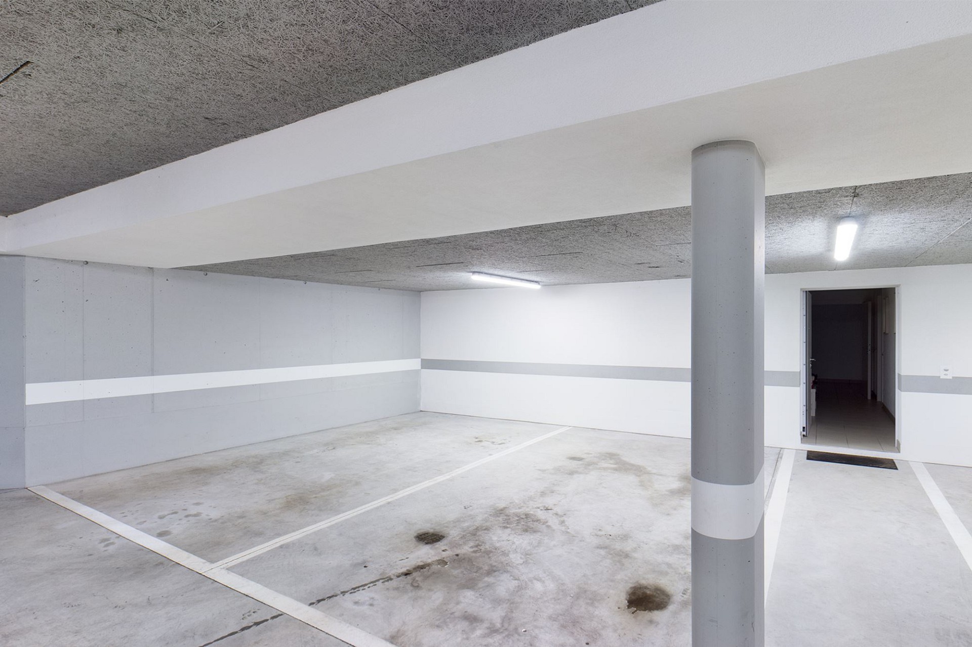 Tiefgarage mit Stellplätzen