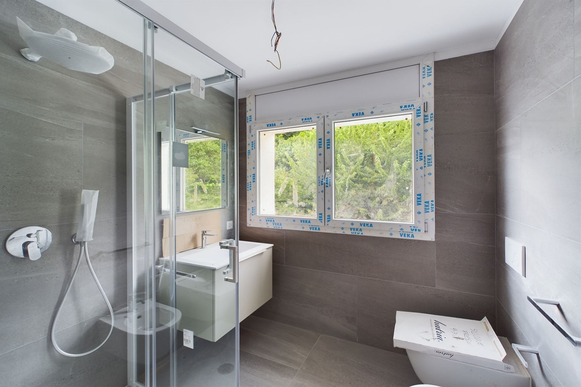 Modernes Badezimmer im Umbau