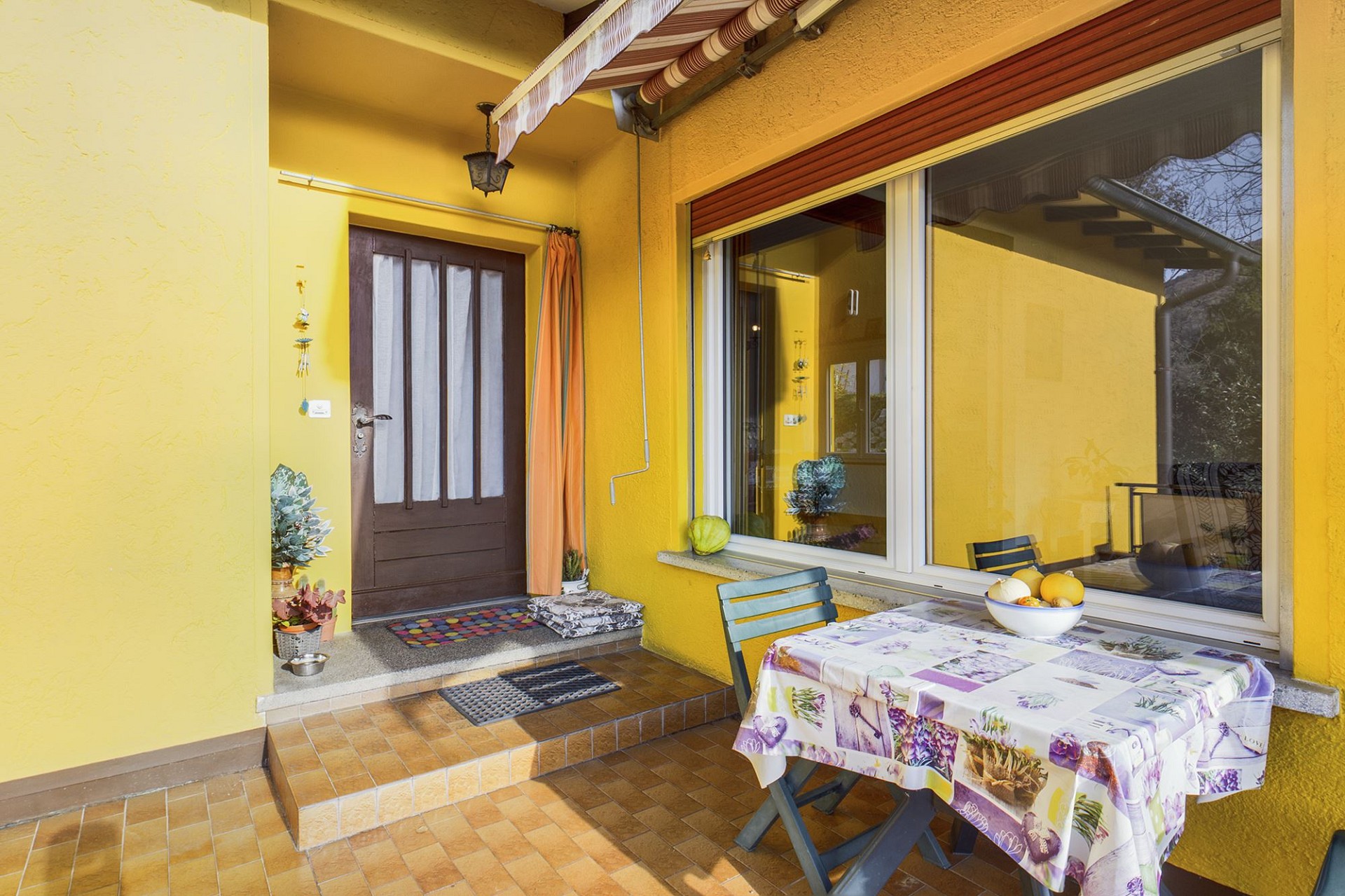 Überdachte Terrasse mit Sitzplatz