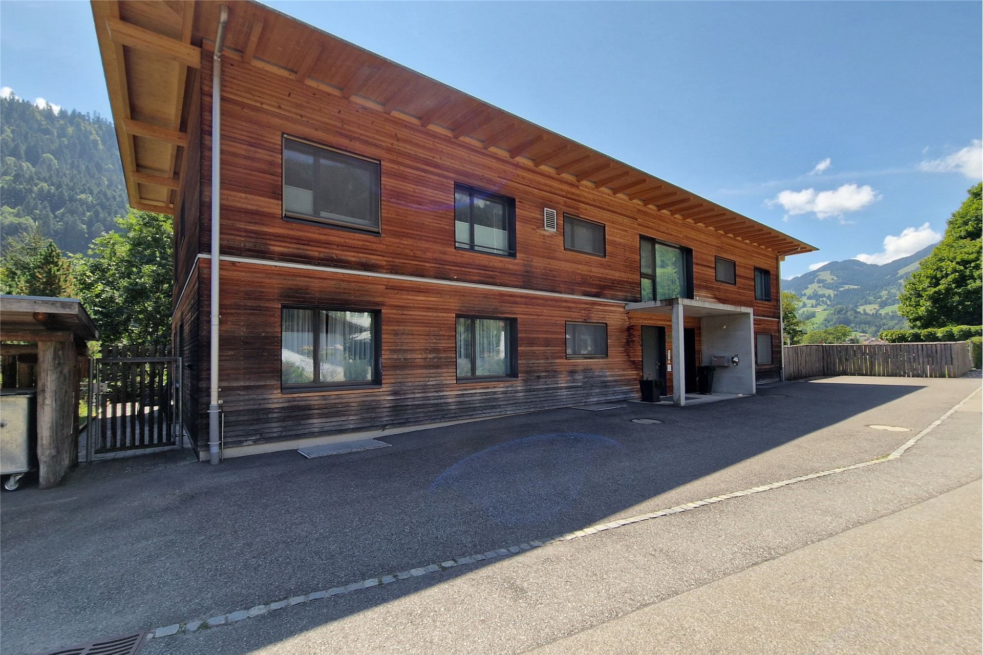 Holzhaus in alpiner Lage