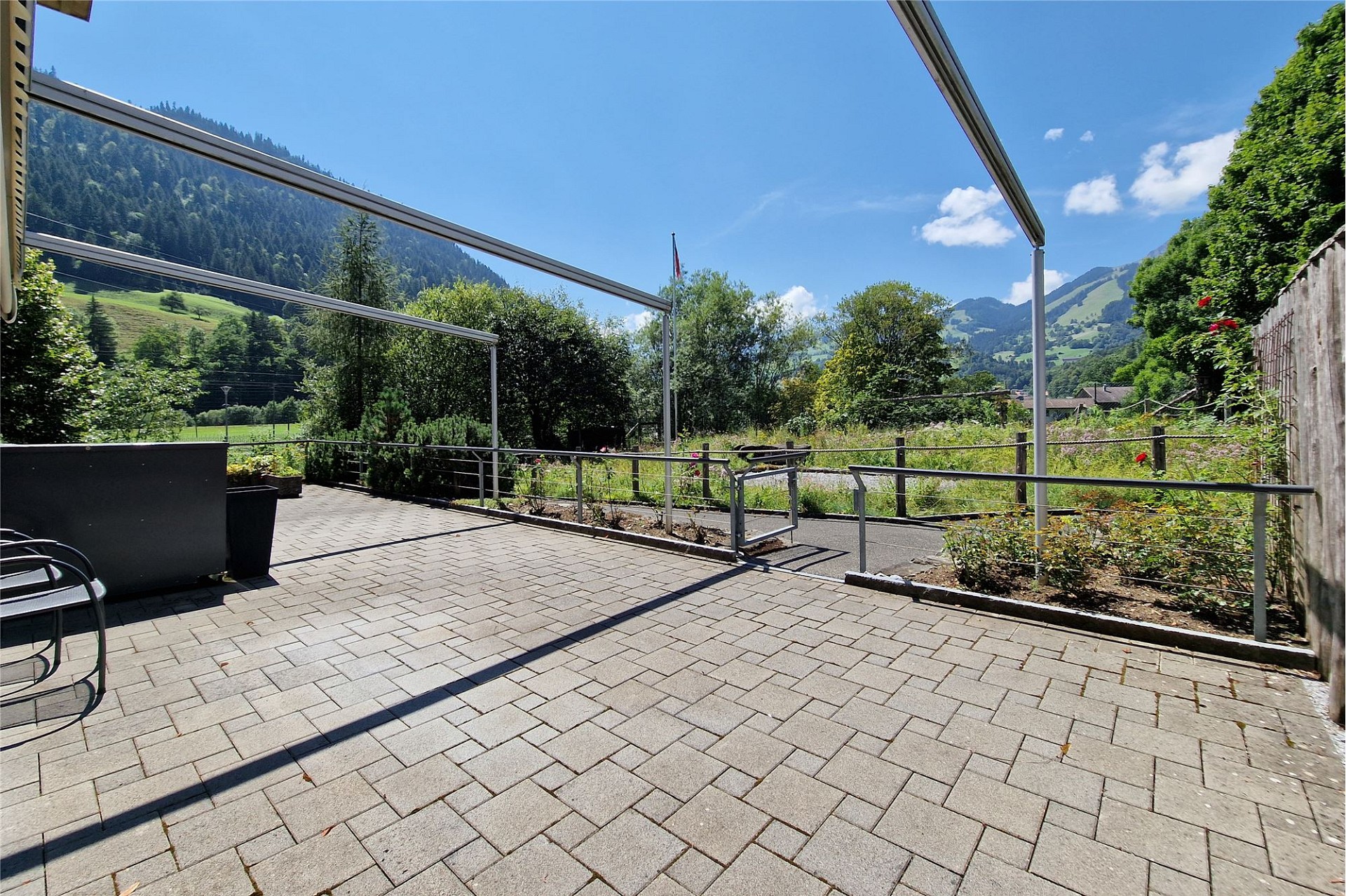 Terrasse mit Bergblick
