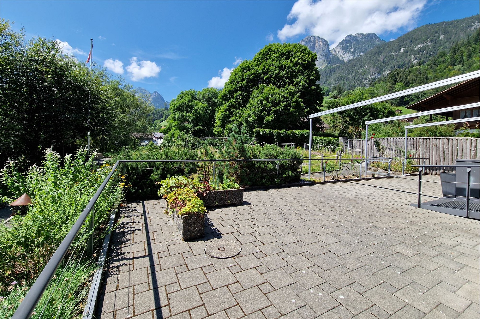 Terrasse mit Bergblick