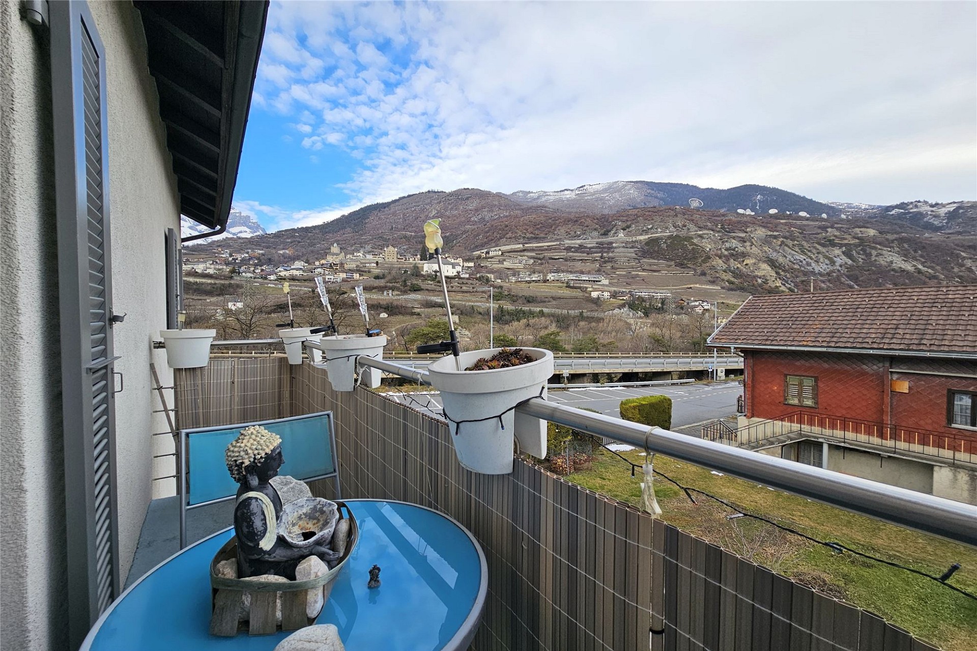 Balkon mit Bergblick
